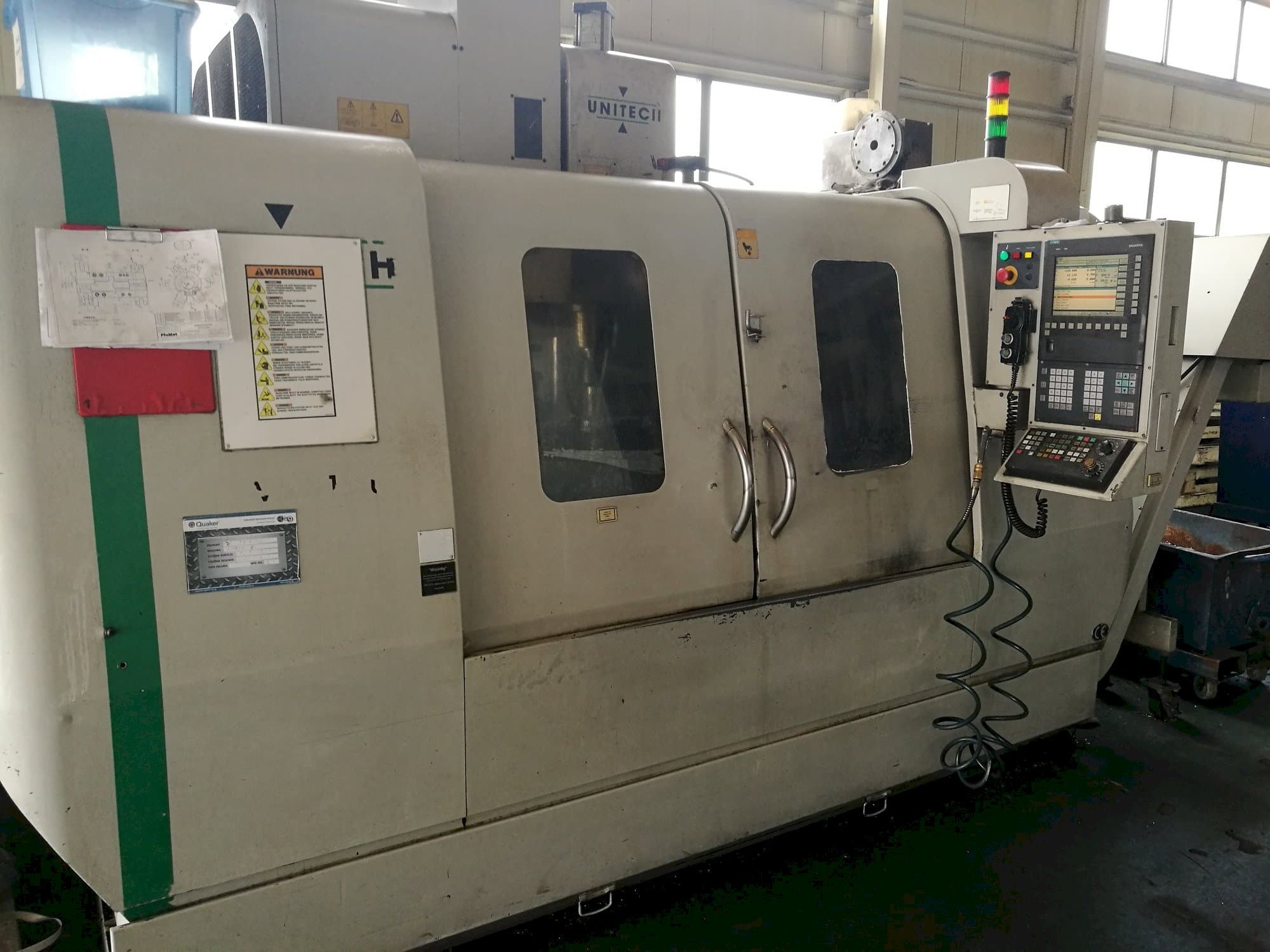 Koneen  UNITECH VMC-1250P3 etunäkymä