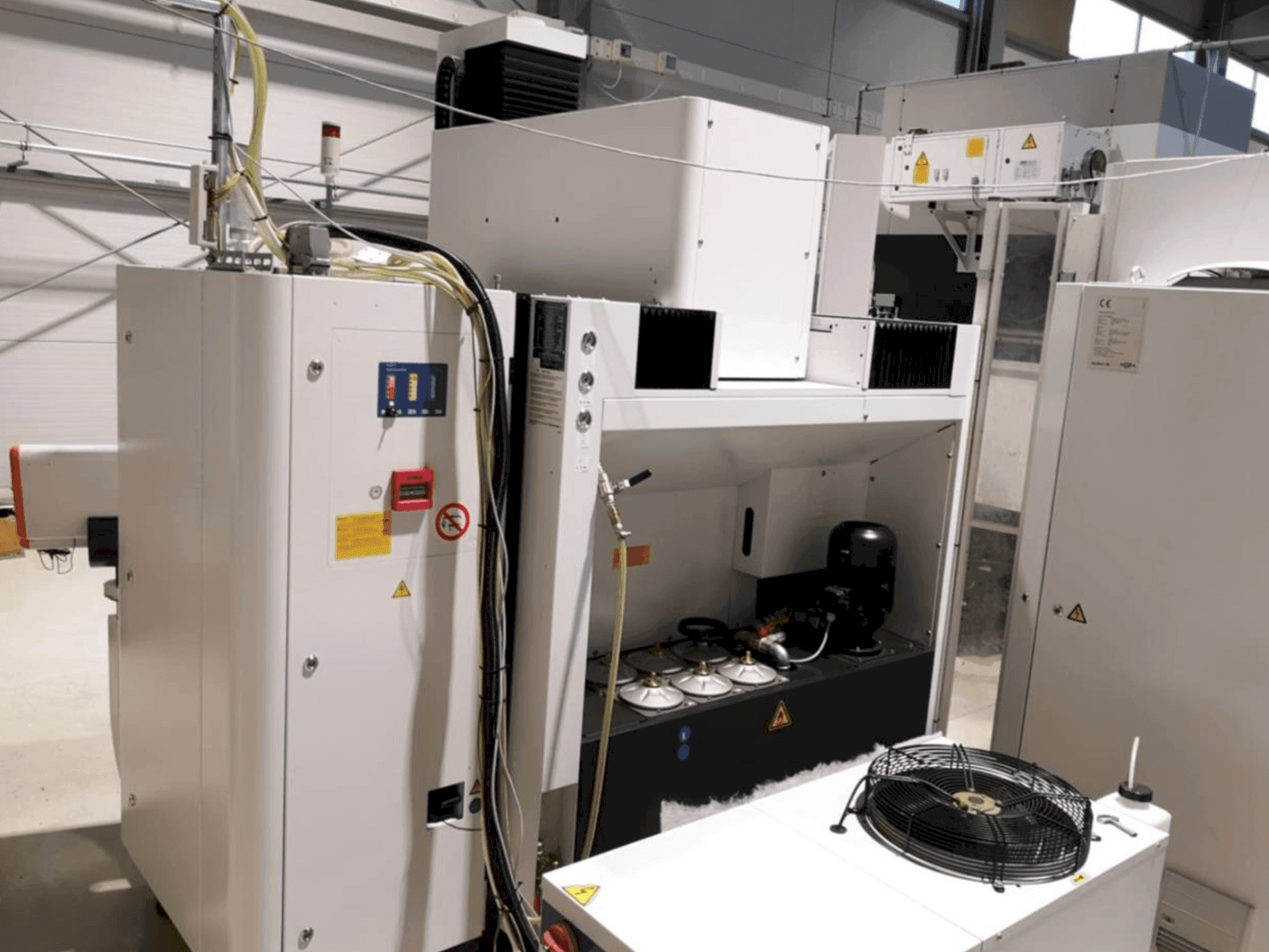 Koneen  AgieCharmilles FORM P 600 etunäkymä