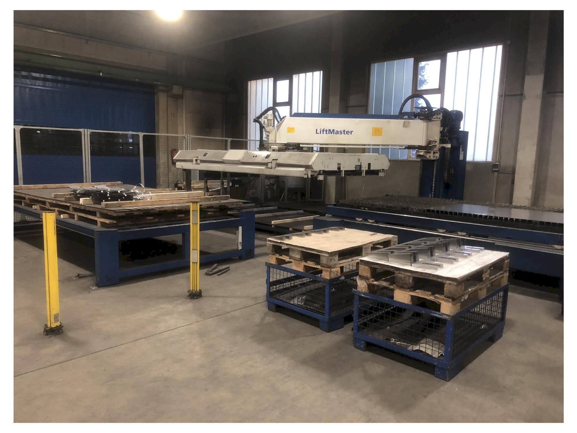 Koneen  TRUMPF TruLaser 5040 + Liftmaster etunäkymä