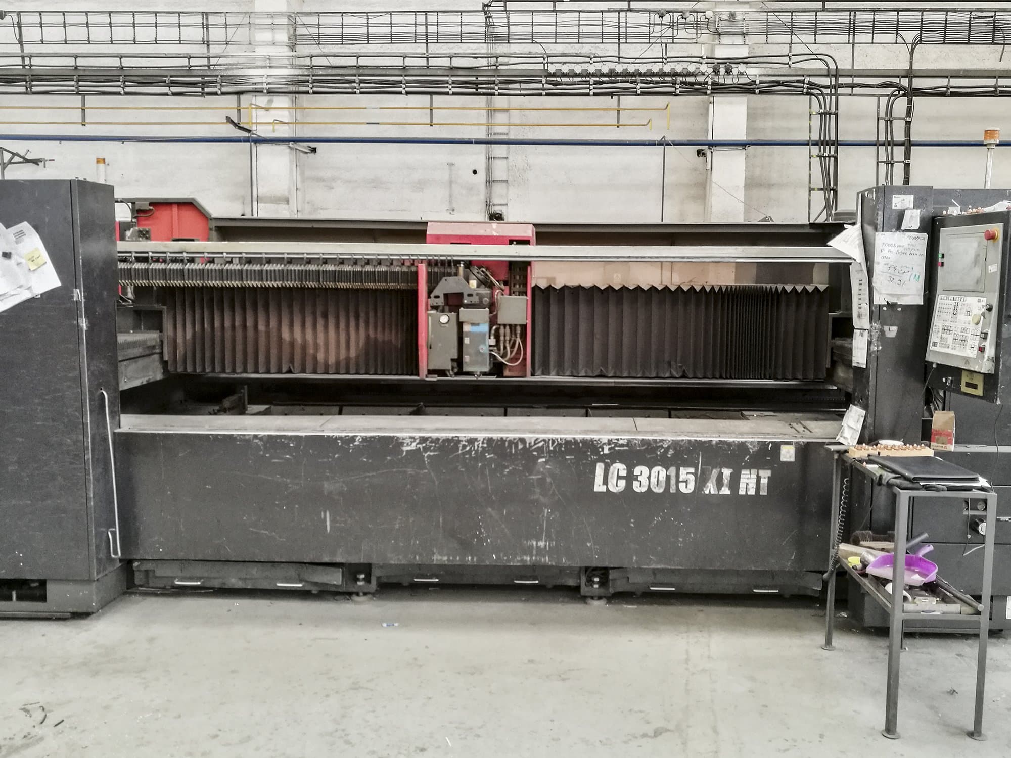 Koneen  AMADA etunäkymä LC 3015 X1 NT
