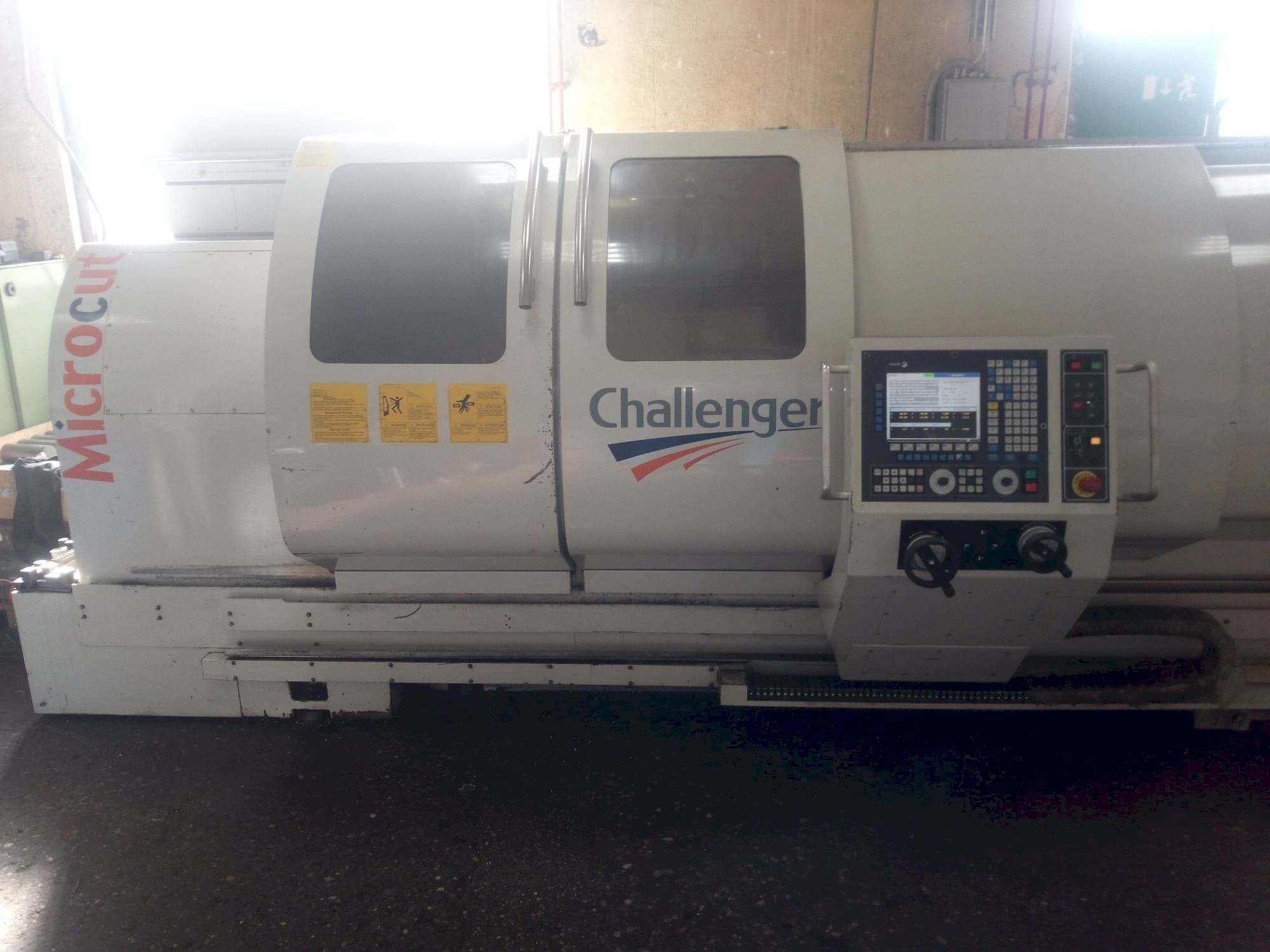 Koneen  MICROCUT BNC 2280 etunäkymä