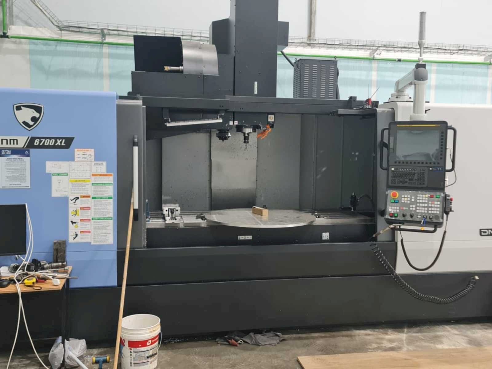 Koneen  Doosan DNM 6700 XL etunäkymä