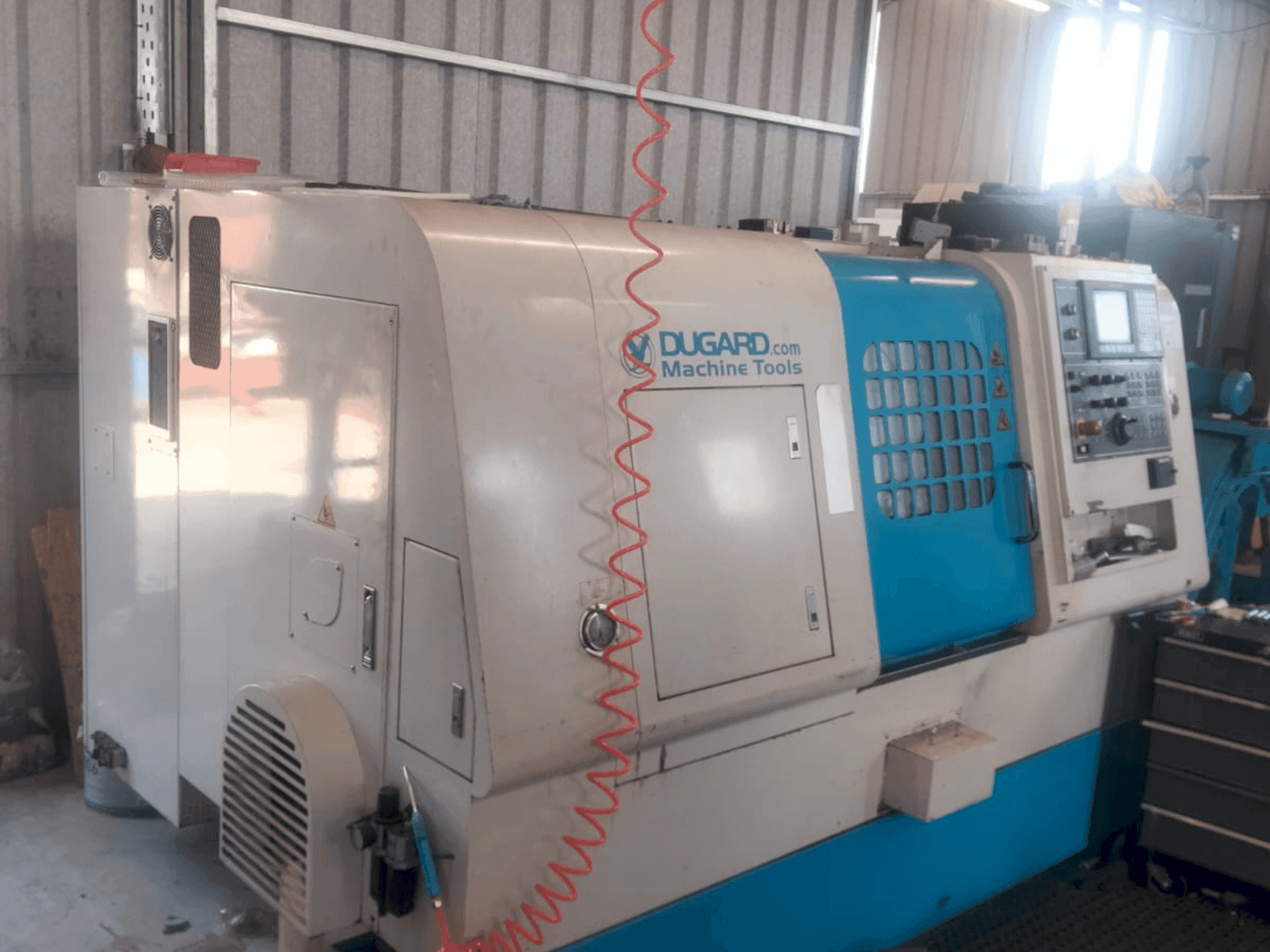 Koneen  Dugard									 Eagle 200 etunäkymä