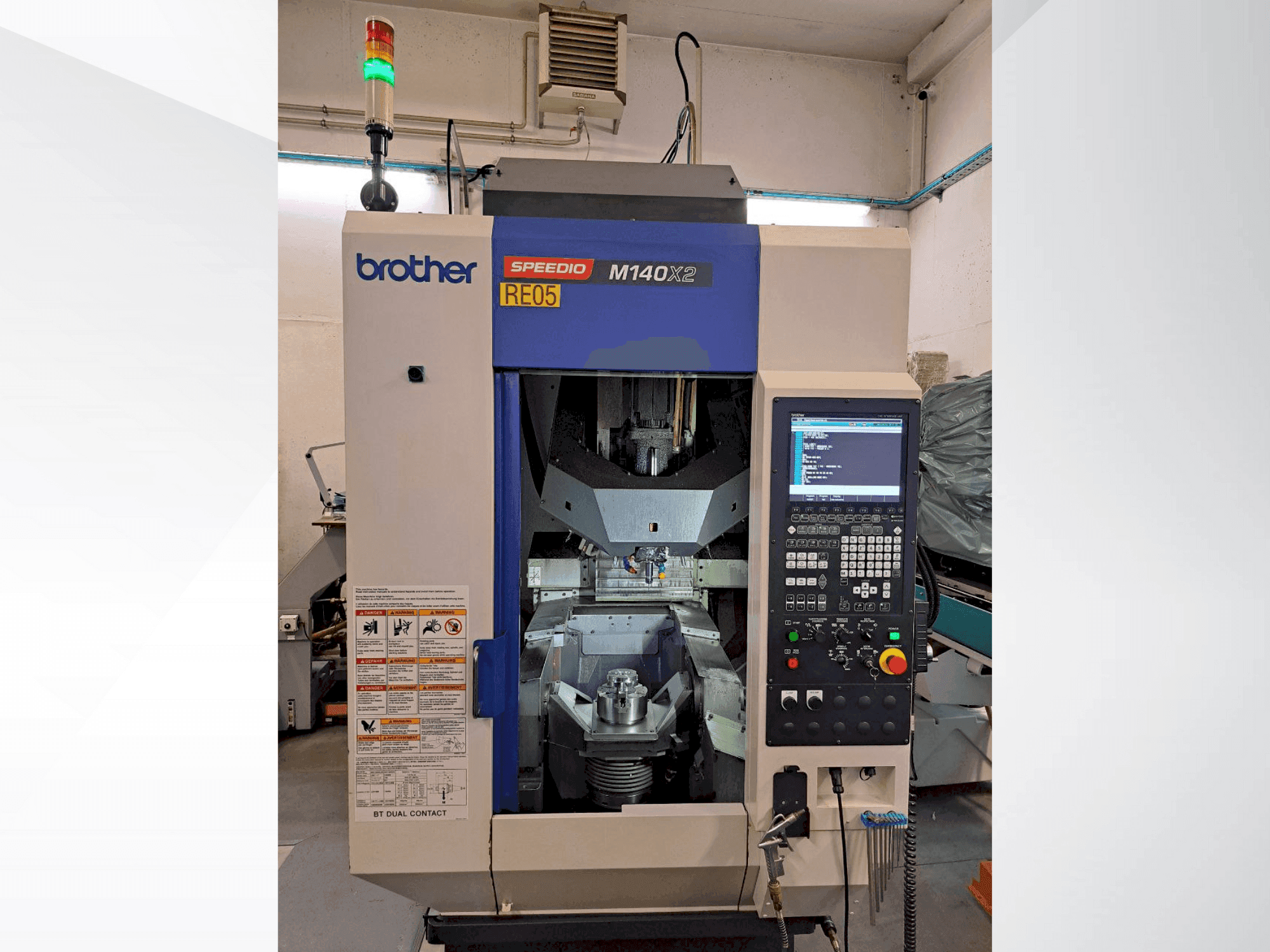 Koneen  Brother SPEEDIO M140X2 etunäkymä