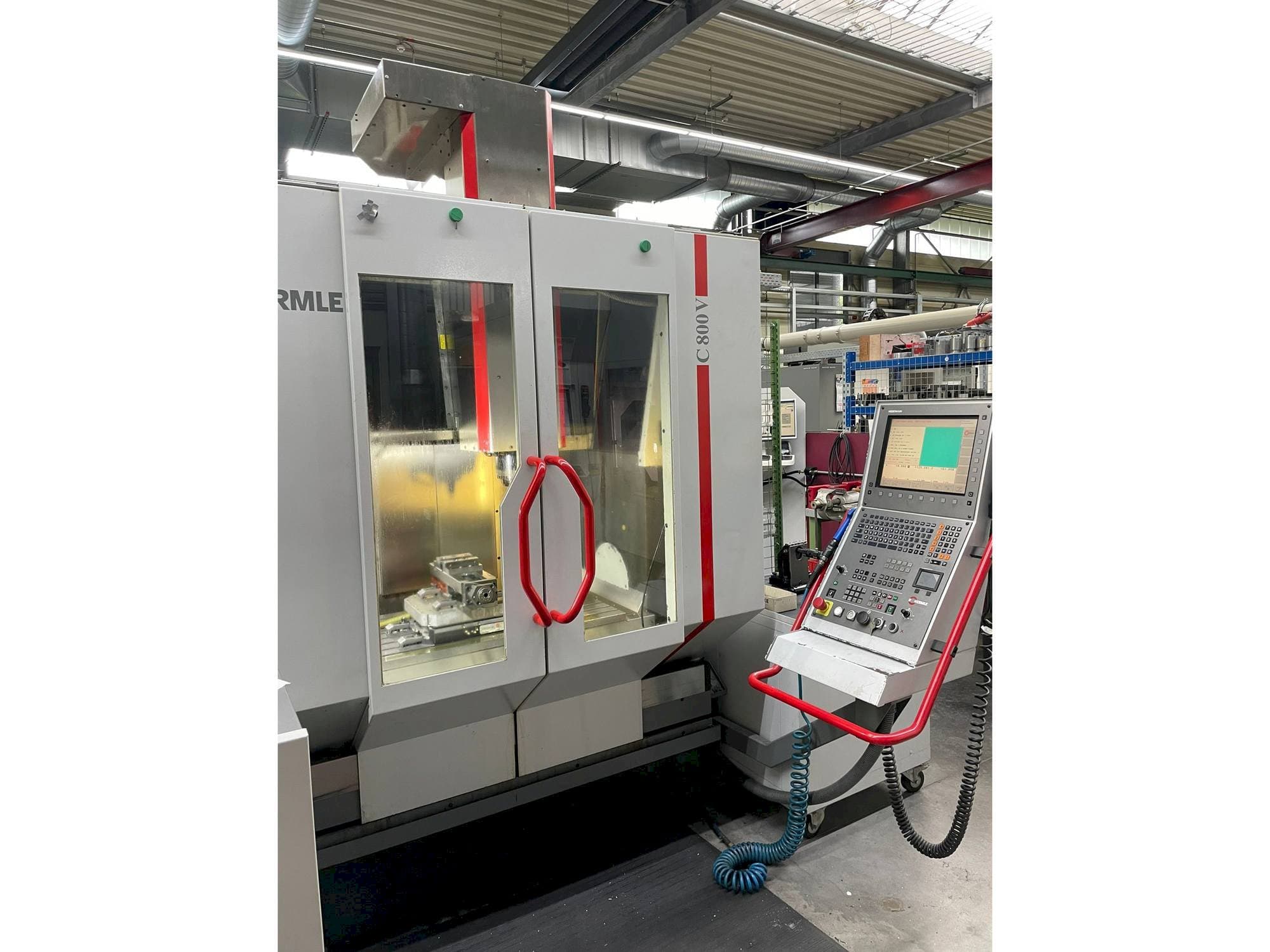 Koneen  HERMLE C 800 V etunäkymä