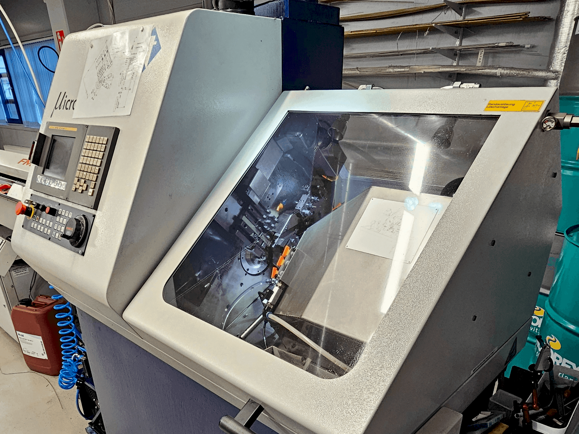 Koneen  TORNOS Micro 8 etunäkymä