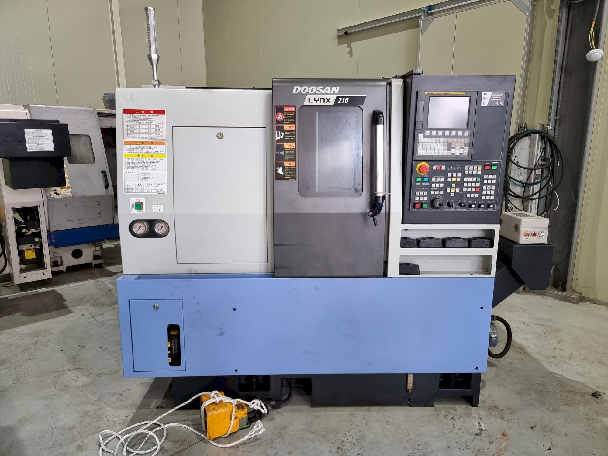 Koneen  Doosan LYNX 210 etunäkymä