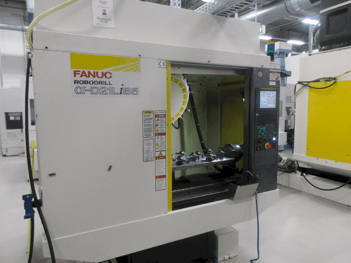Koneen  FANUC ROBODRILL Alpha D21LiB5 etunäkymä