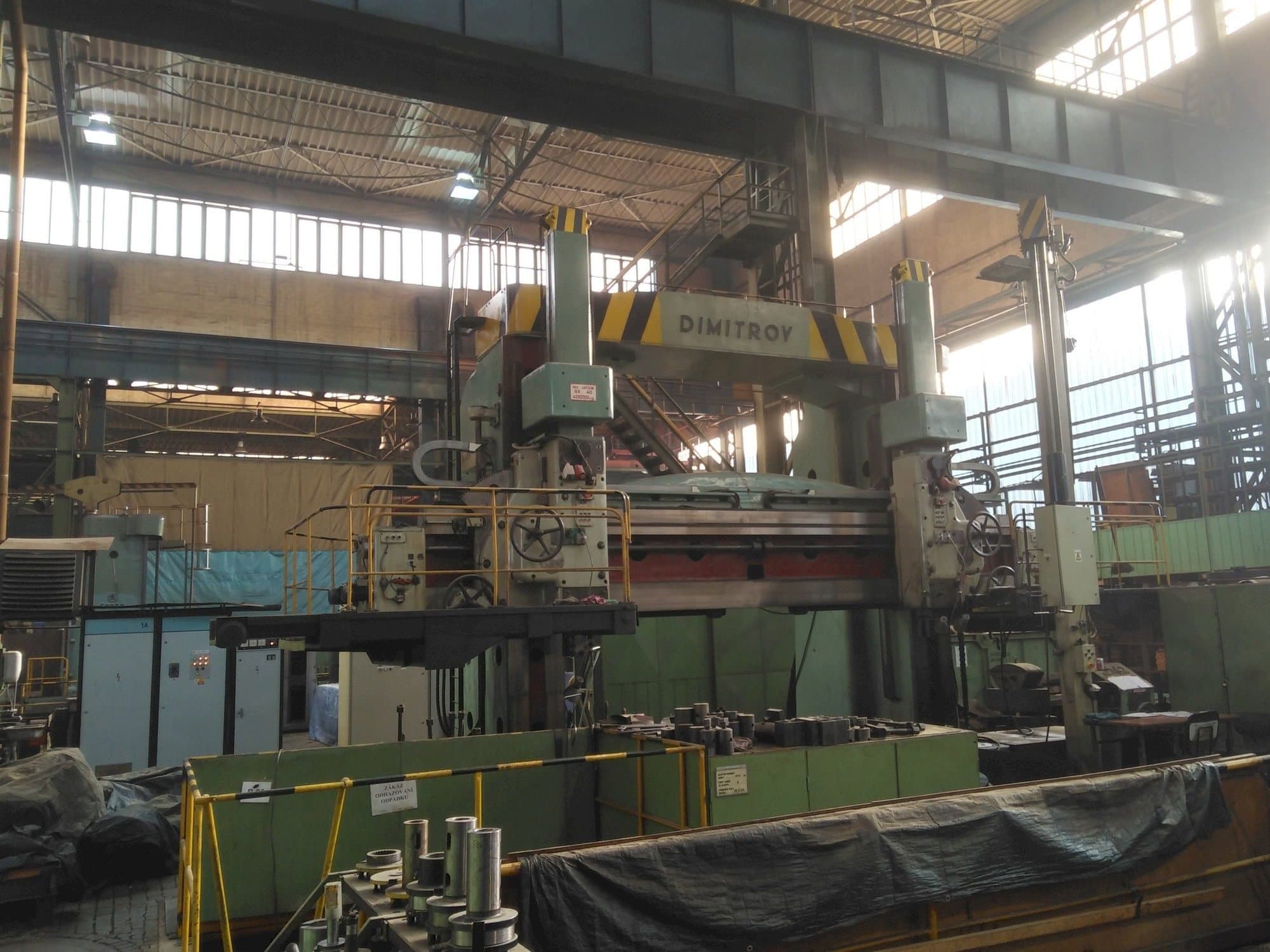 Koneen  Dimitrov 4000 vasen näkymä