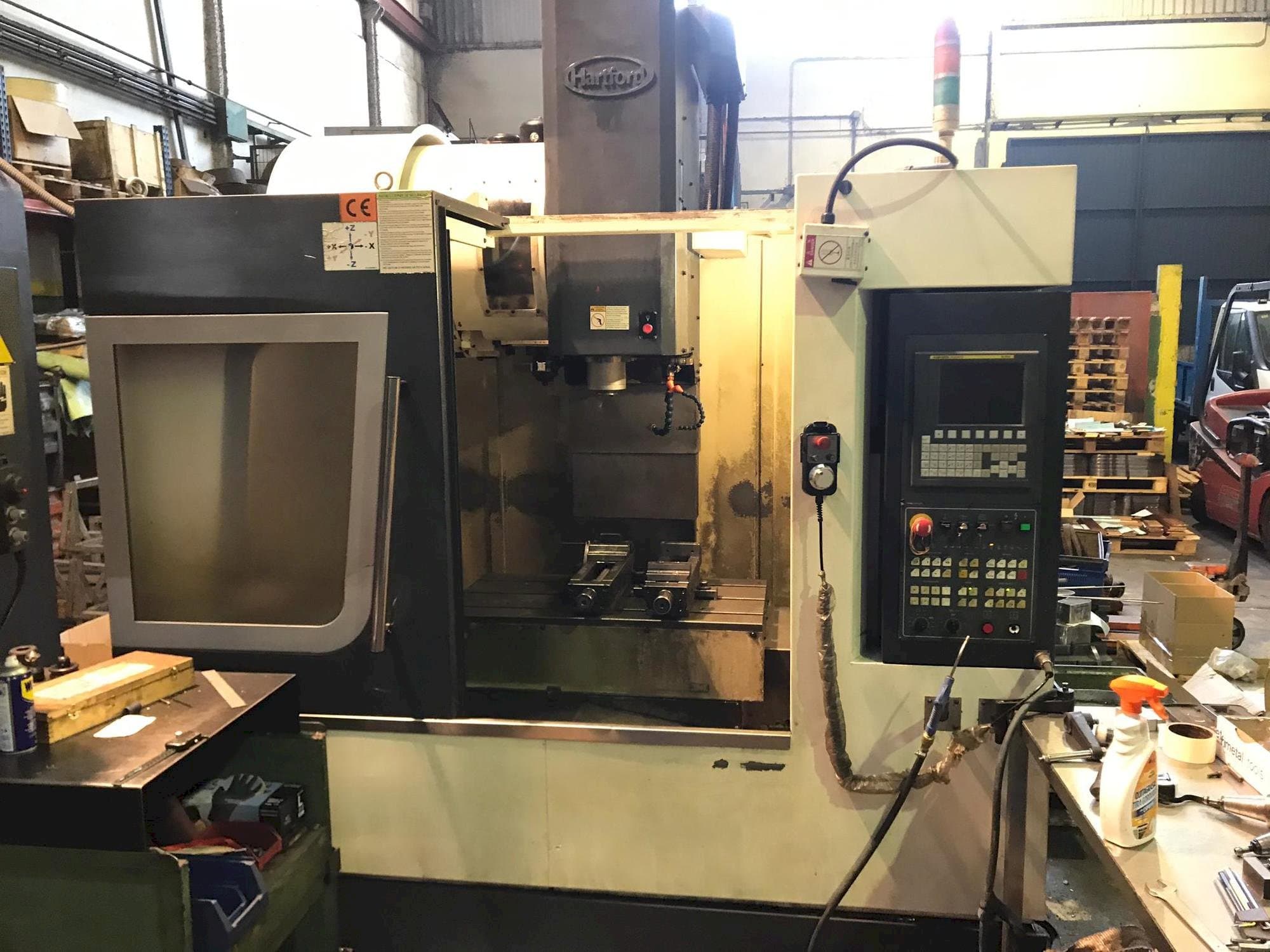 Koneen  Hartford LG-800 etunäkymä