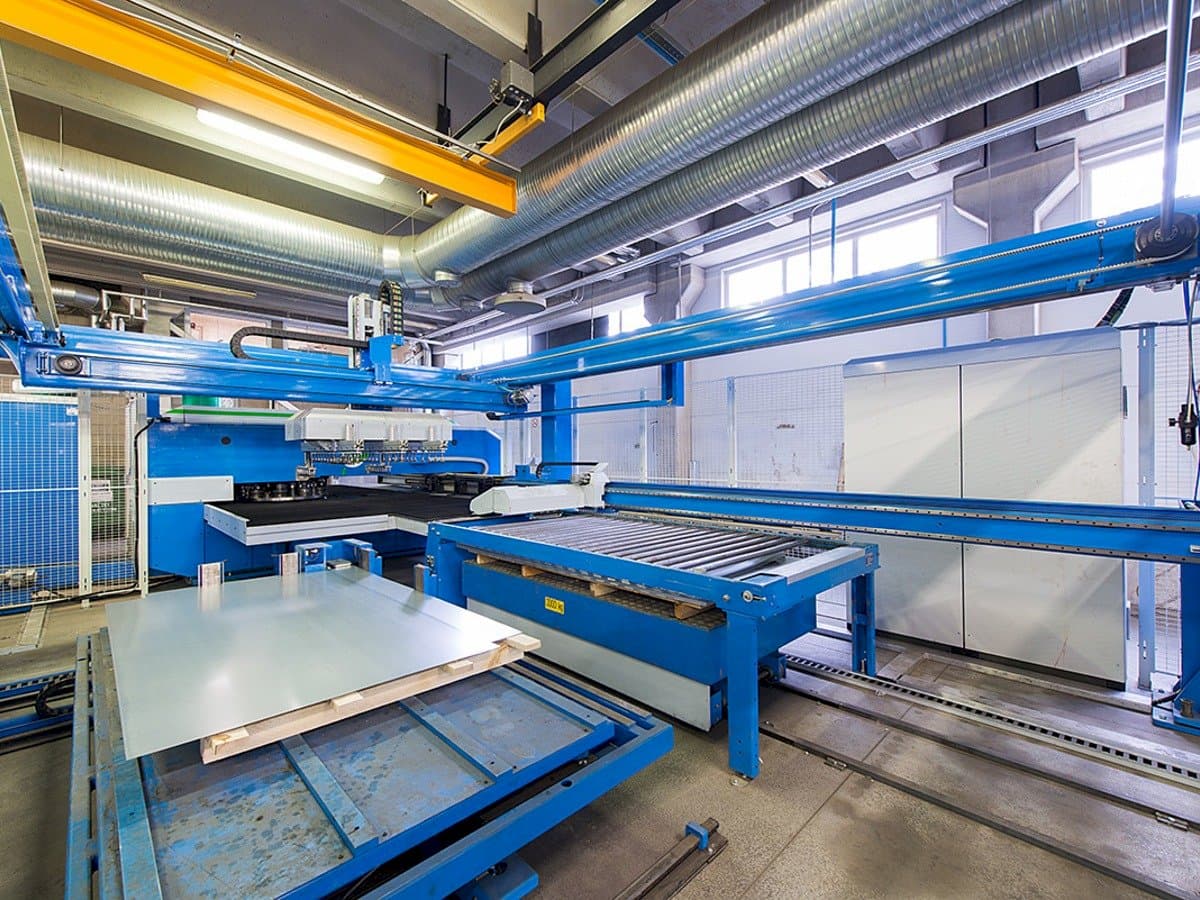 Koneen  Finn-Power E 5 Lui vasemman sivun näkymä