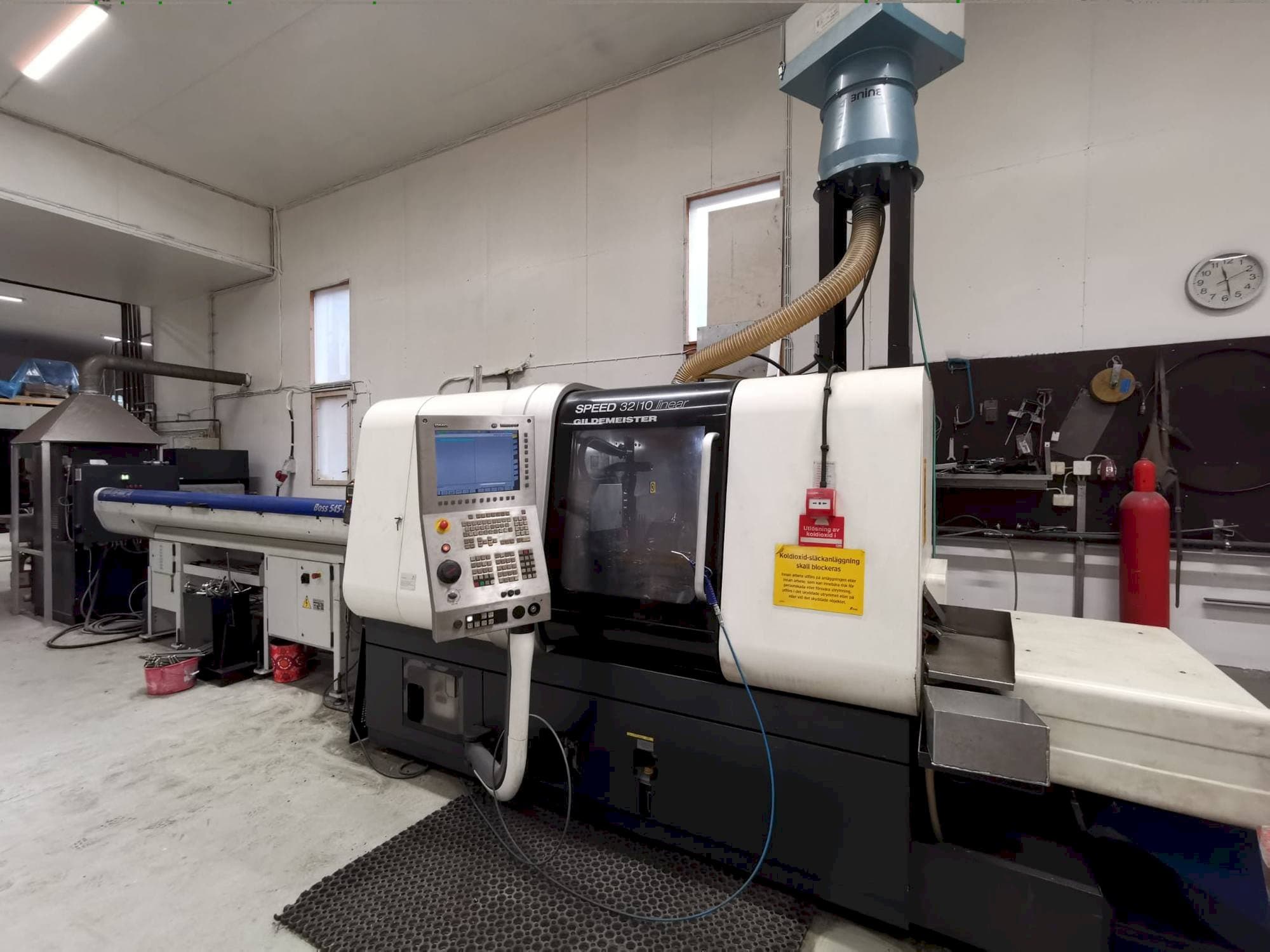 Koneen  Gildemeister Speed 32-10 linear etunäkymä