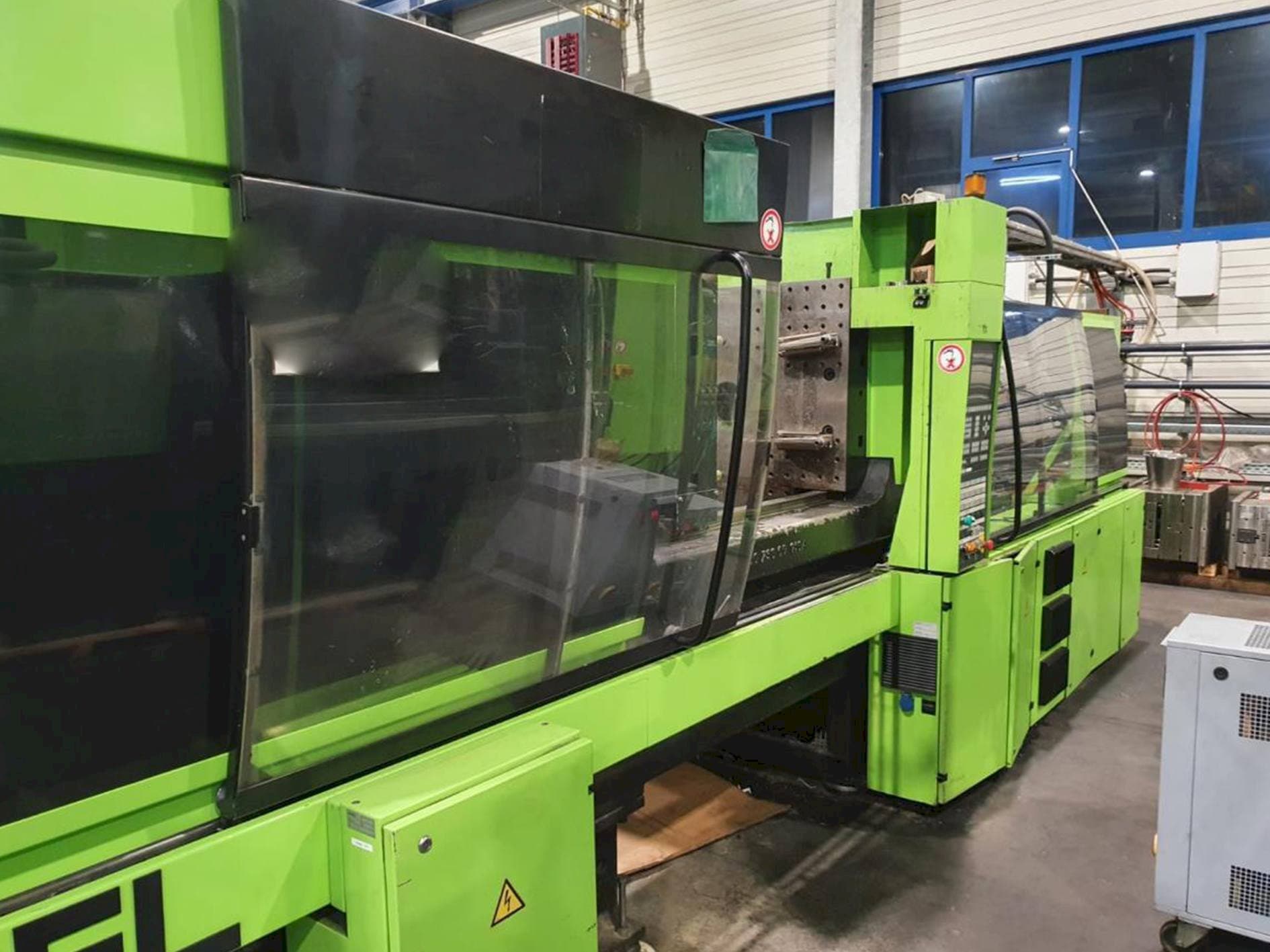 Koneen  ENGEL Es 1350/250 Hl etunäkymä