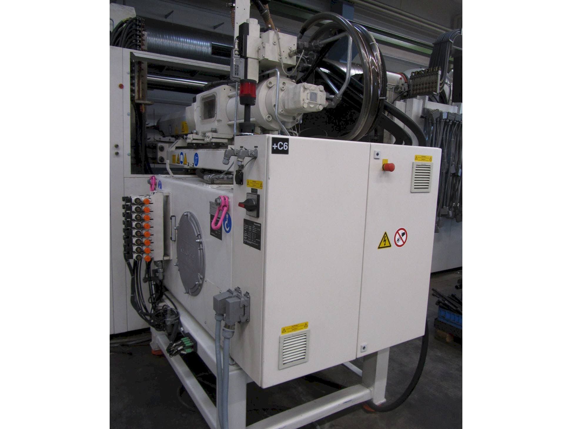 Koneen  Krauss Maffei 750 BO L etunäkymä