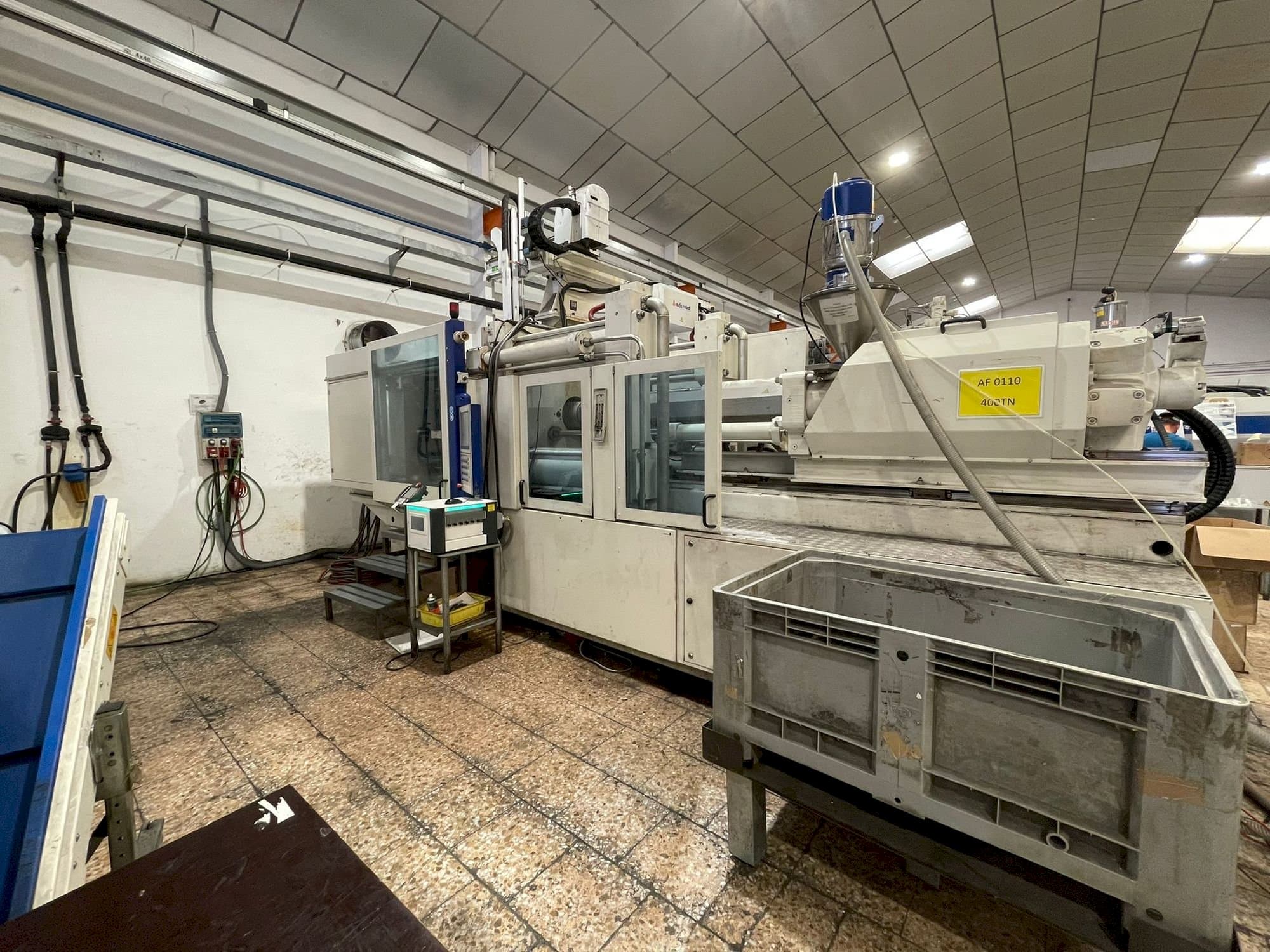 Koneen  Battenfeld HM 400/5100 oikean sivun näkymä