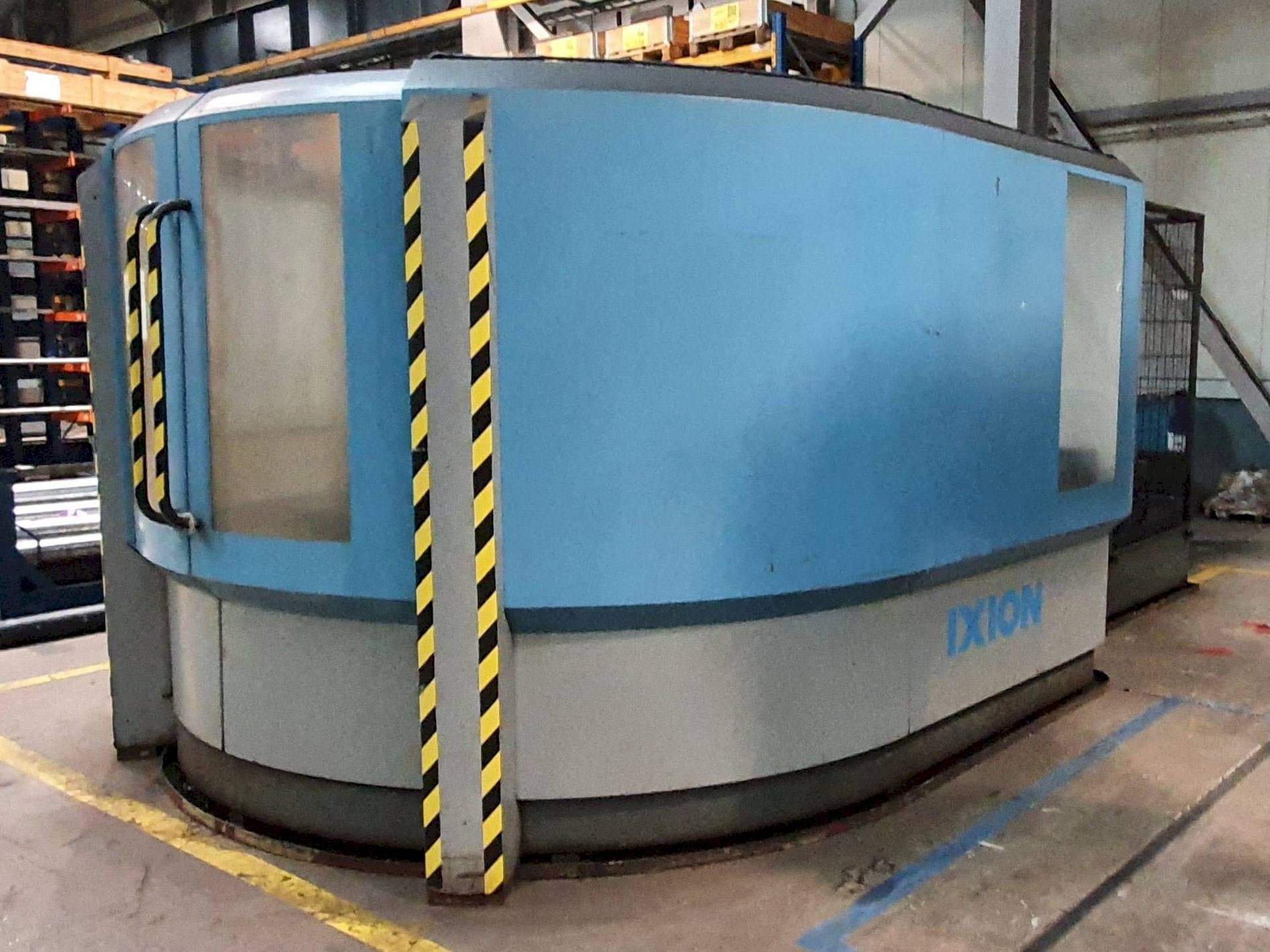 Koneen  IXION TL1004 etunäkymä