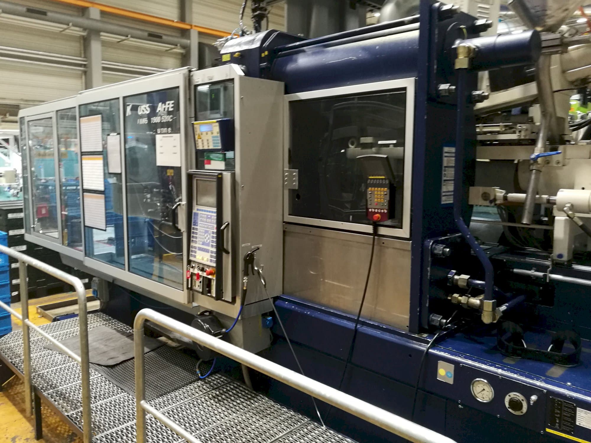 Koneen  Krauss Maffei oikea näkymä 650-1900-520 CZ