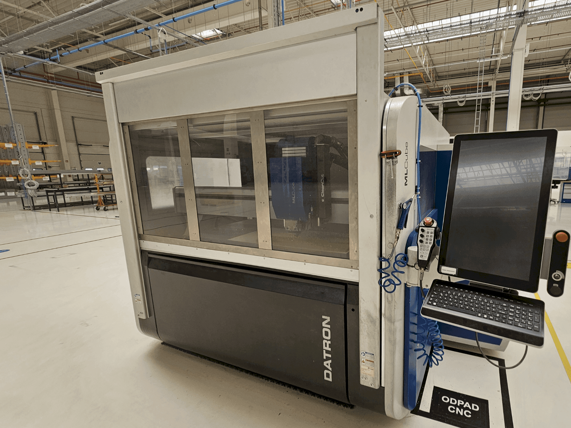 Koneen  Datron MLCube B LS etunäkymä