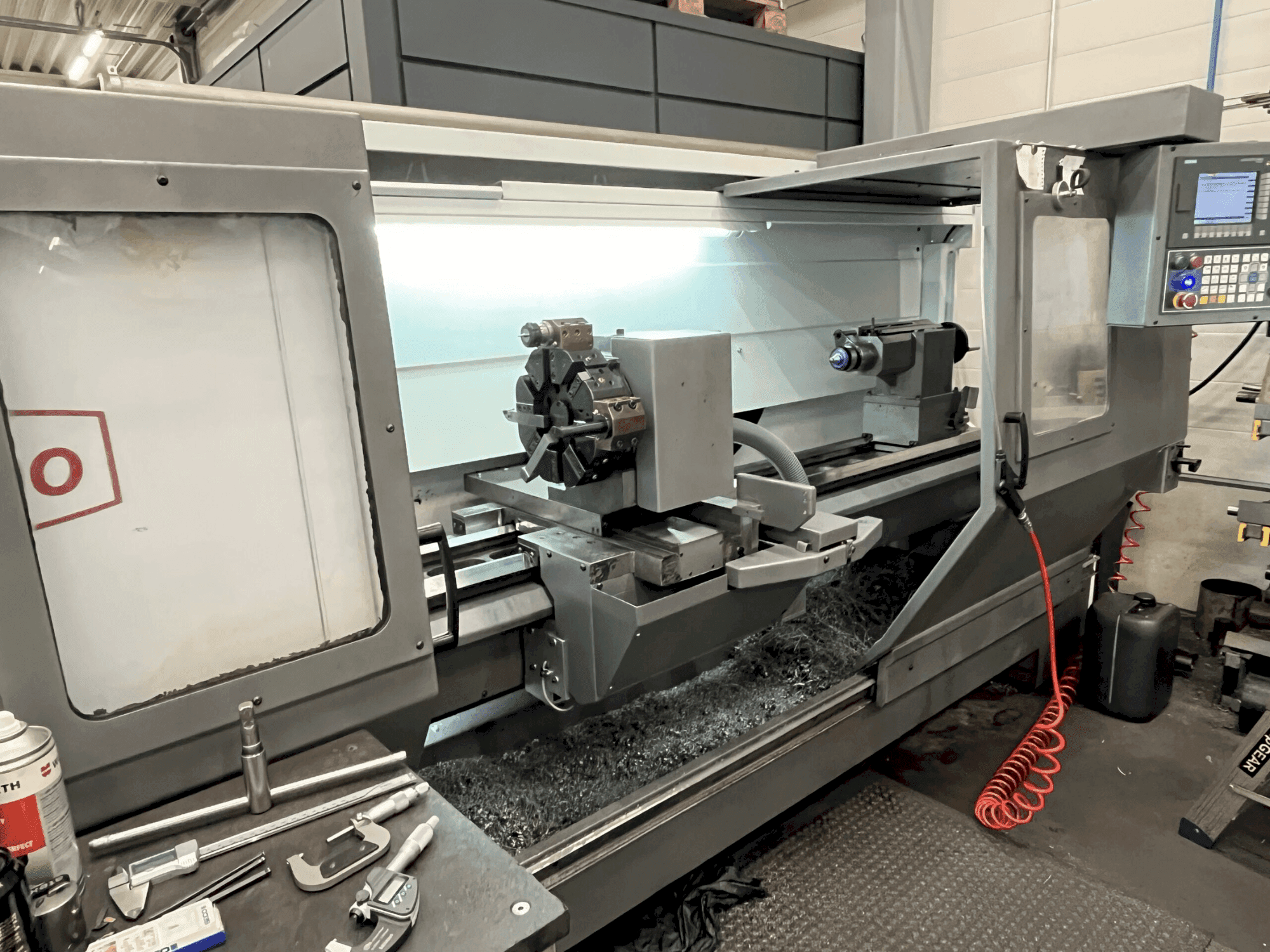 Koneen  Pinacho SE 325/2000 etunäkymä