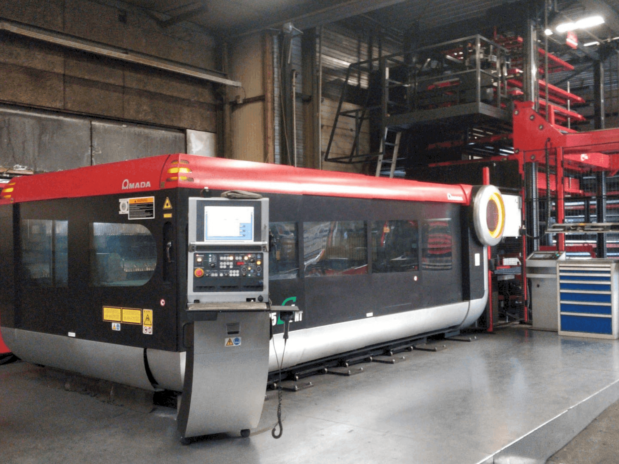 Koneen  AMADA LC-3015F1NT 4kW CO2 etunäkymä