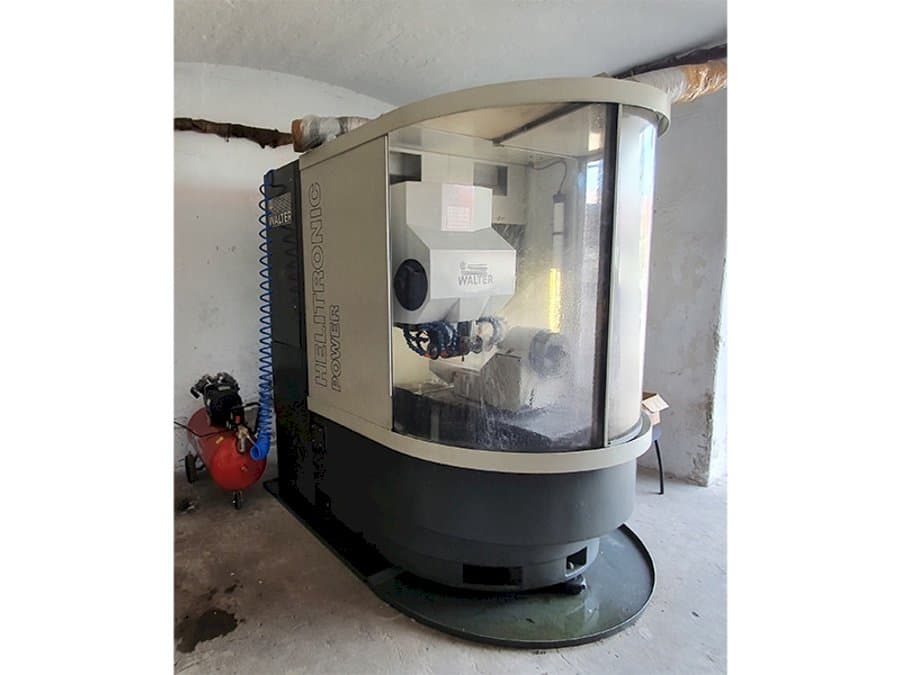 Koneen  Walter Helitronic Power etunäkymä