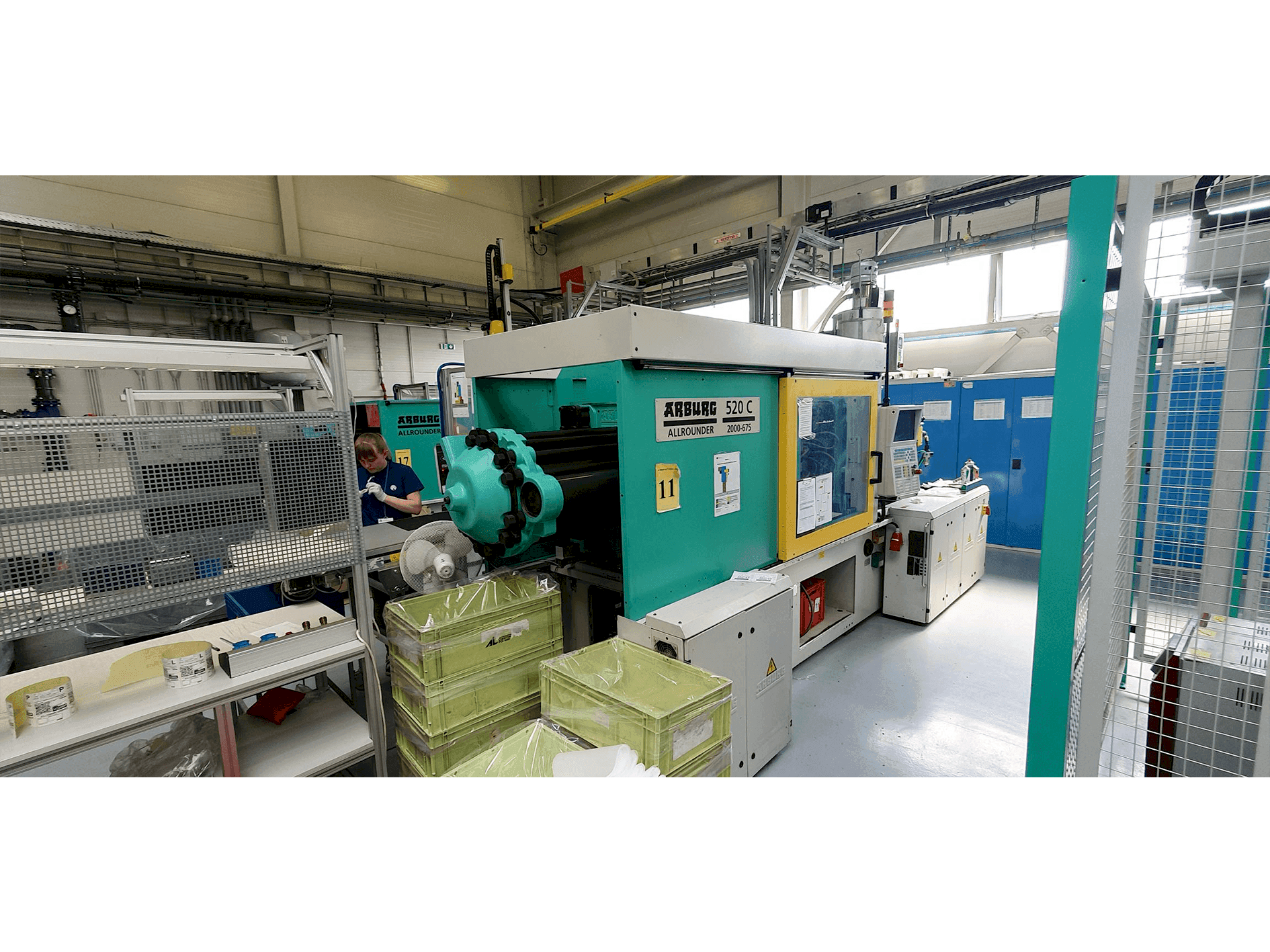 Koneen  Arburg Allrounder 520 C 2000-675 etunäkymä