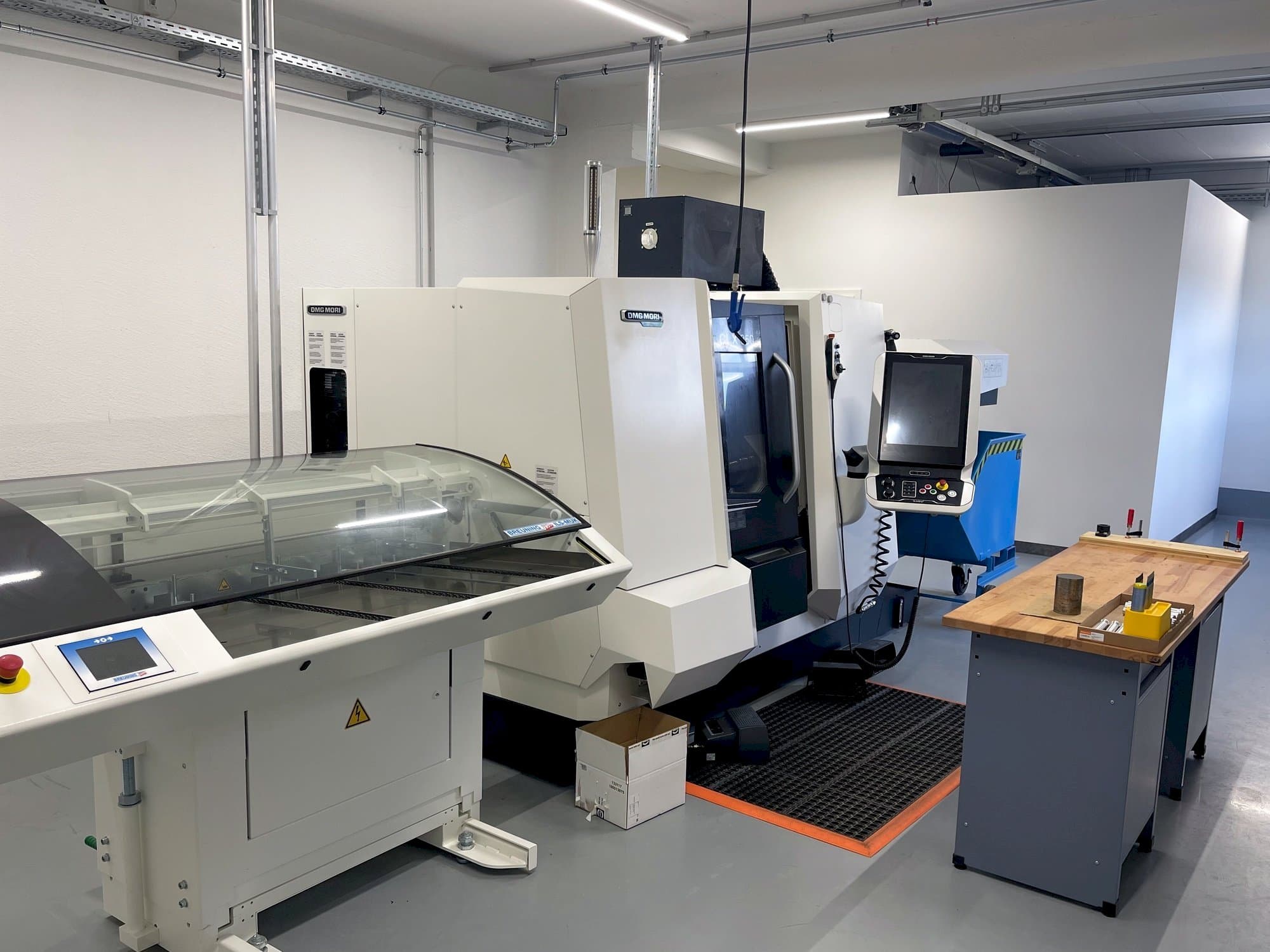Koneen  DMG Mori Seiki CLX 350 V6 etunäkymä