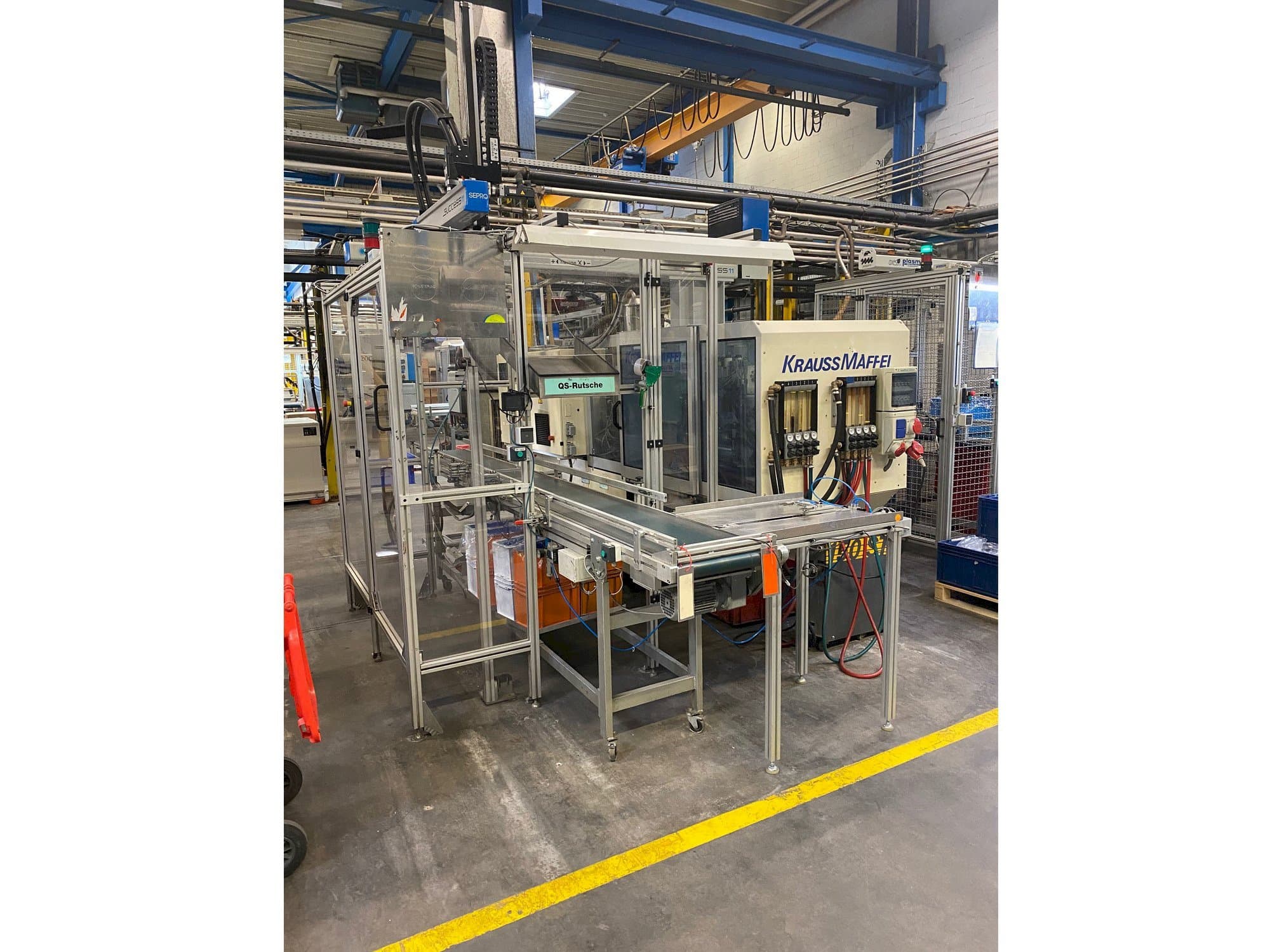 Koneen  Krauss Maffei 80-390 C2 etunäkymä