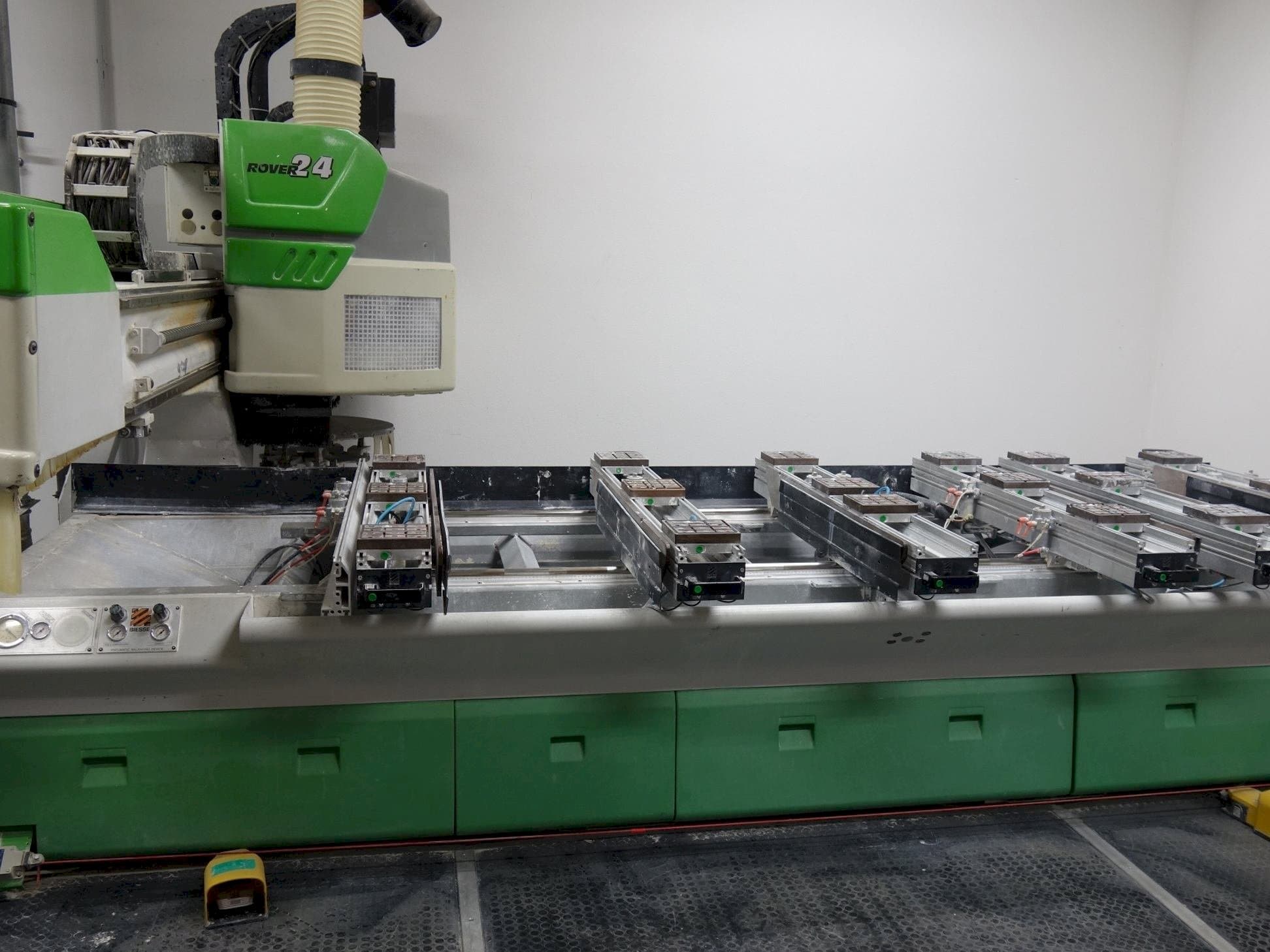 Koneen  BIESSE Rover 24 S etunäkymä