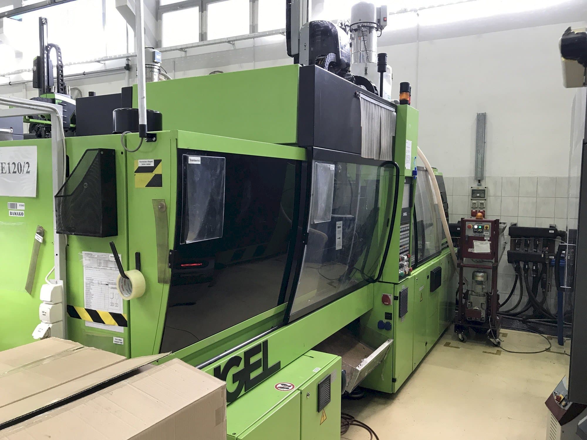 Koneen  ENGEL VC 500/120 Plus etunäkymä