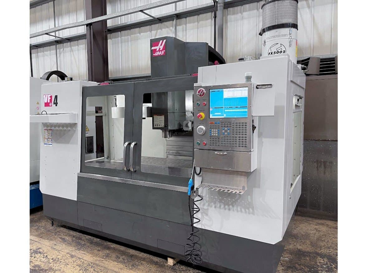 Koneen  HAAS VF-4 etunäkymä