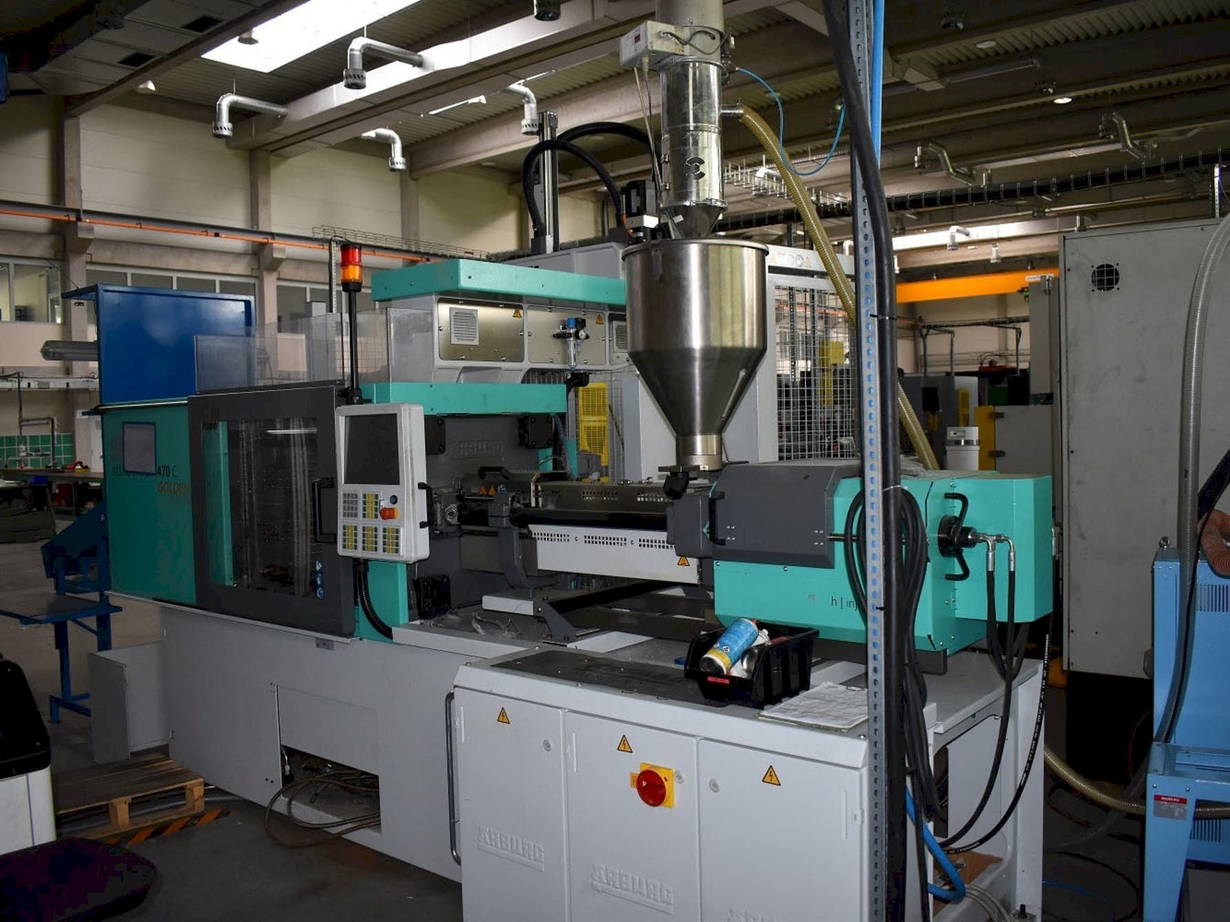 Koneen  Arburg ALLROUNDER 470 C 1500 - 400 etunäkymä