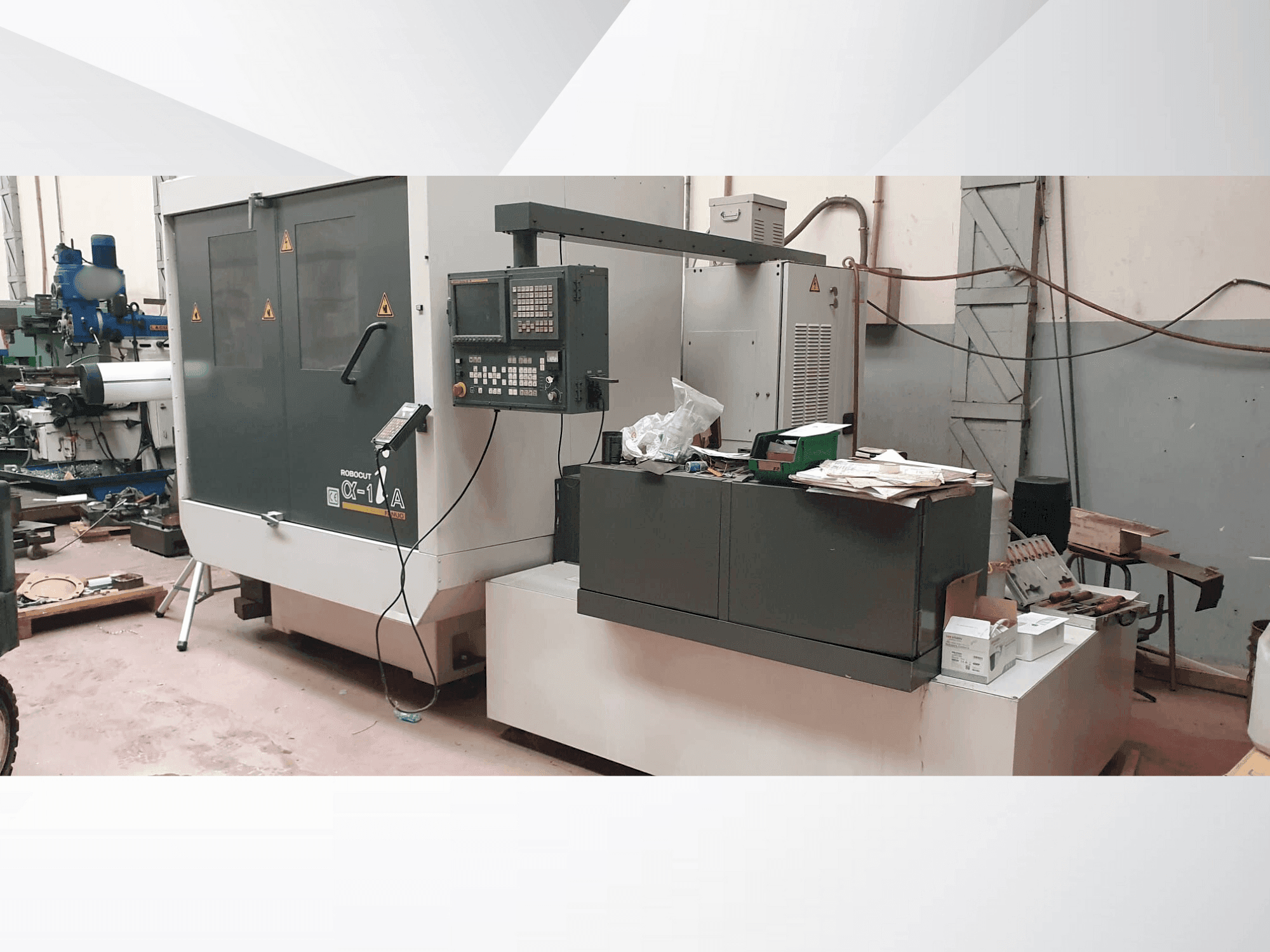 Koneen  FANUC Aplha-1iA etunäkymä