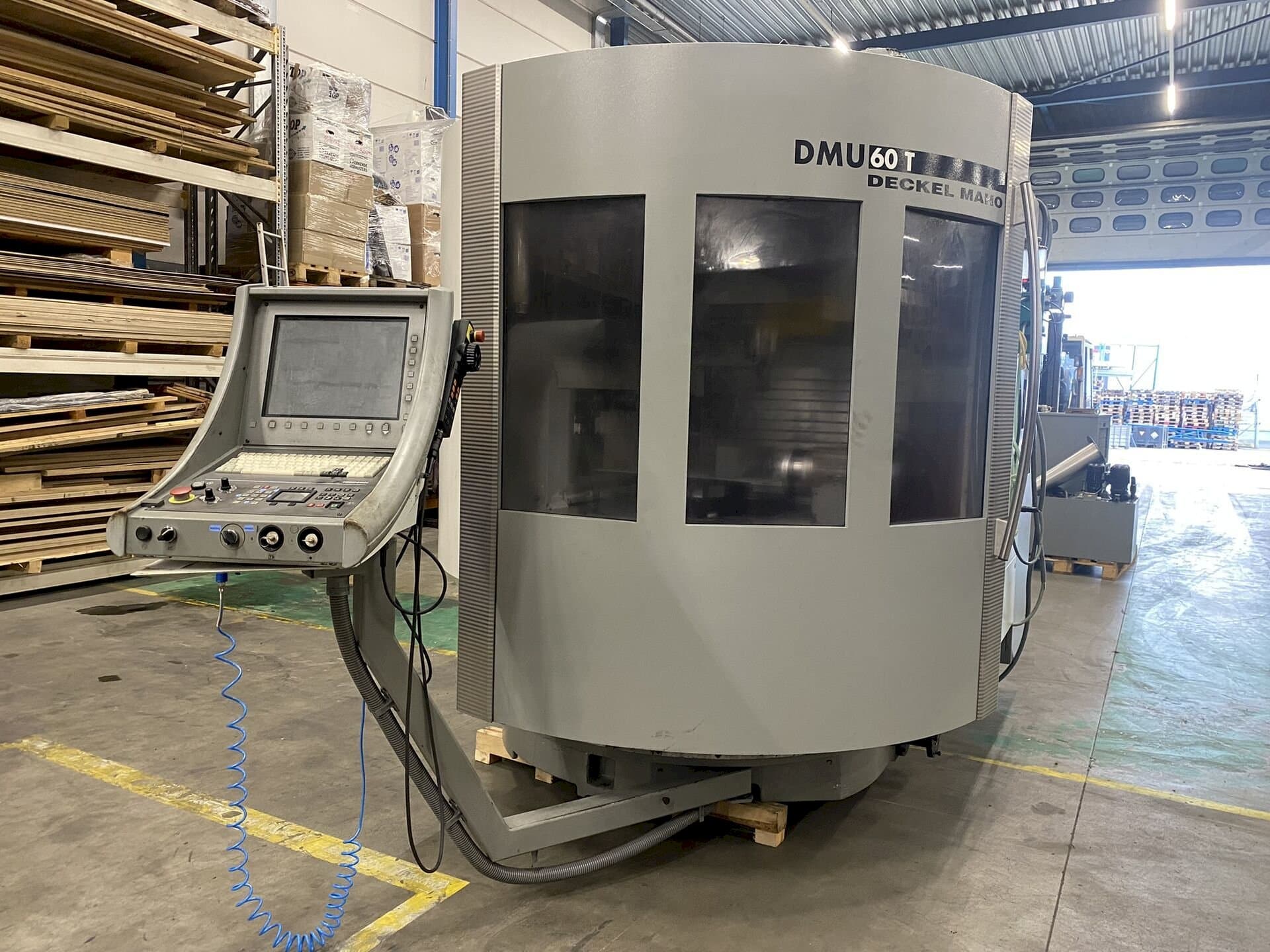 Koneen  DECKEL MAHO DMU60T etunäkymä