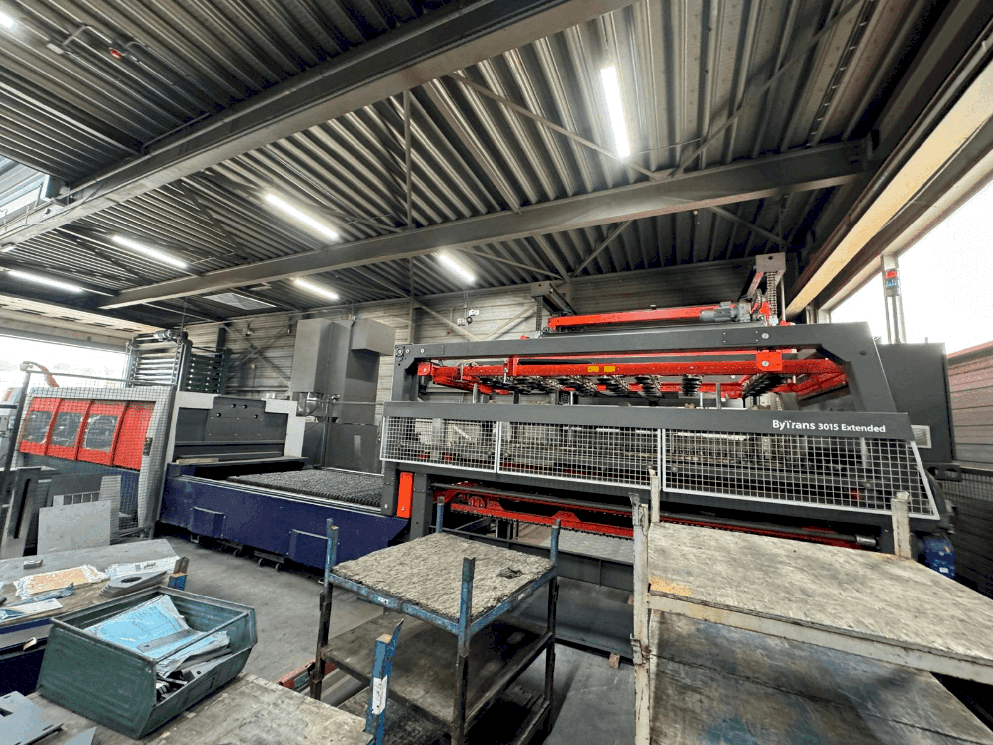 Koneen  Bystronic Bytower 3015 + Bytrans Extended 3015 etunäkymä
