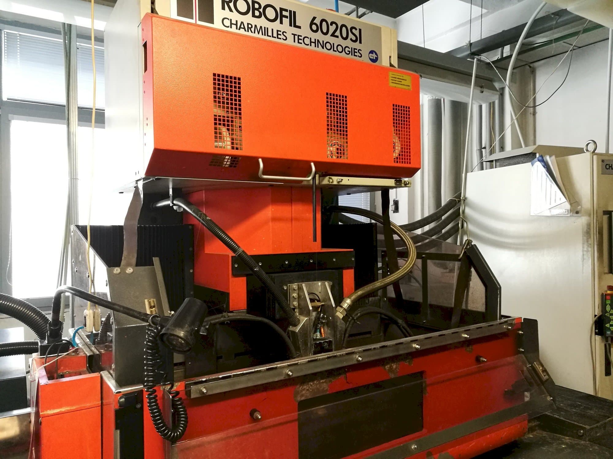 Koneen  CHARMILLES Robofil 6020 SI etunäkymä