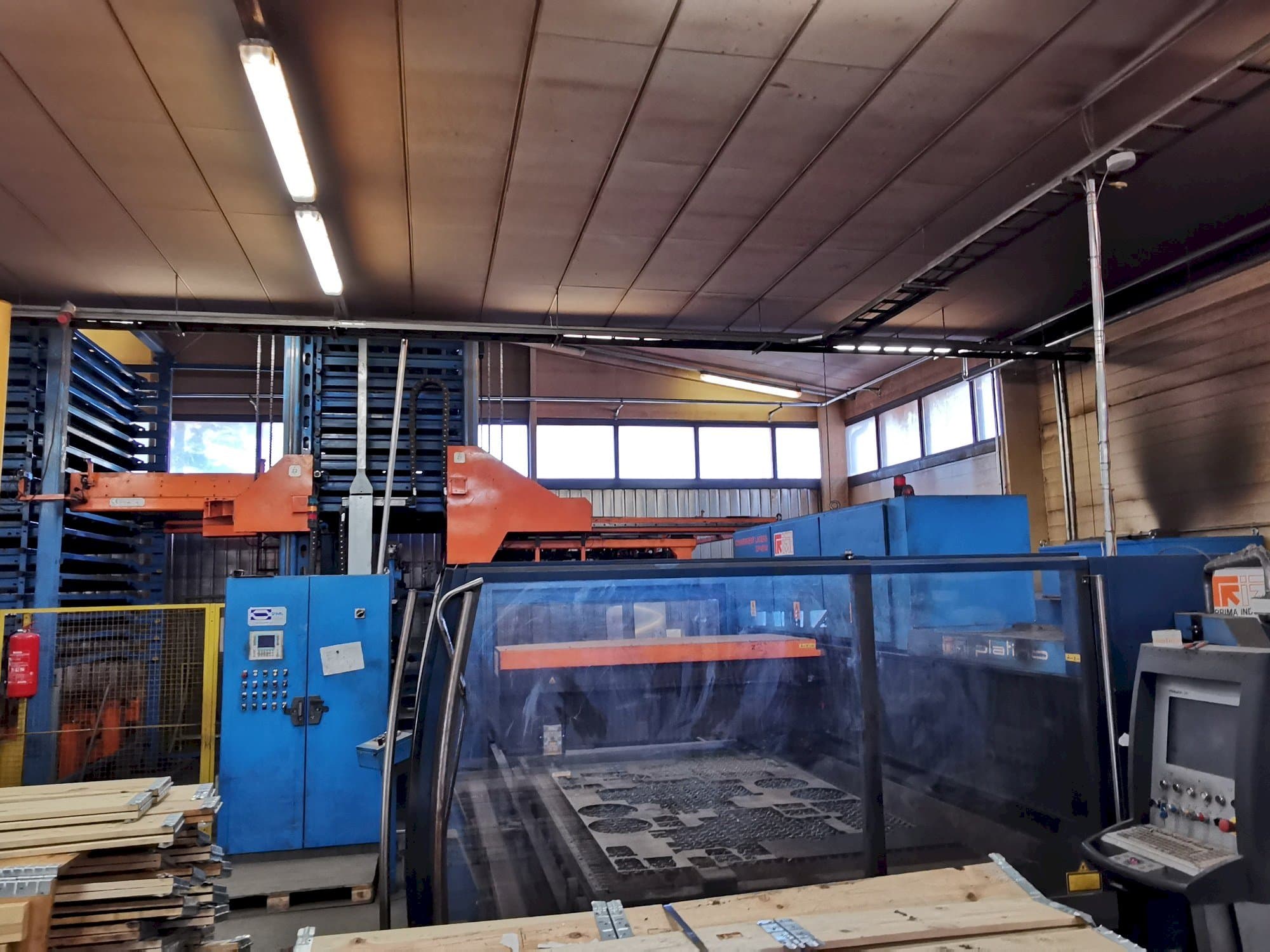 Koneen  Prima Industrie Platino 1530 etunäkymä