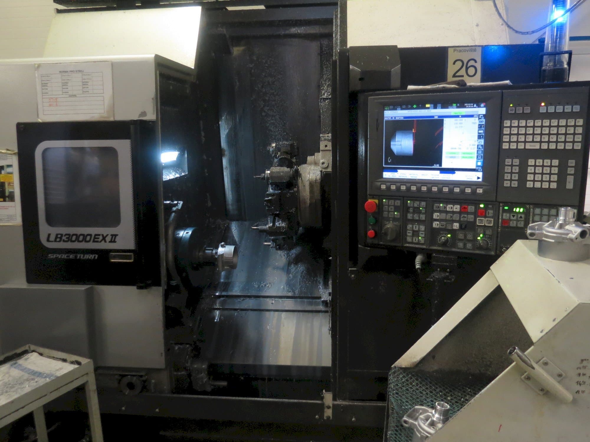 Koneen  Okuma LB3000 EX II etunäkymä