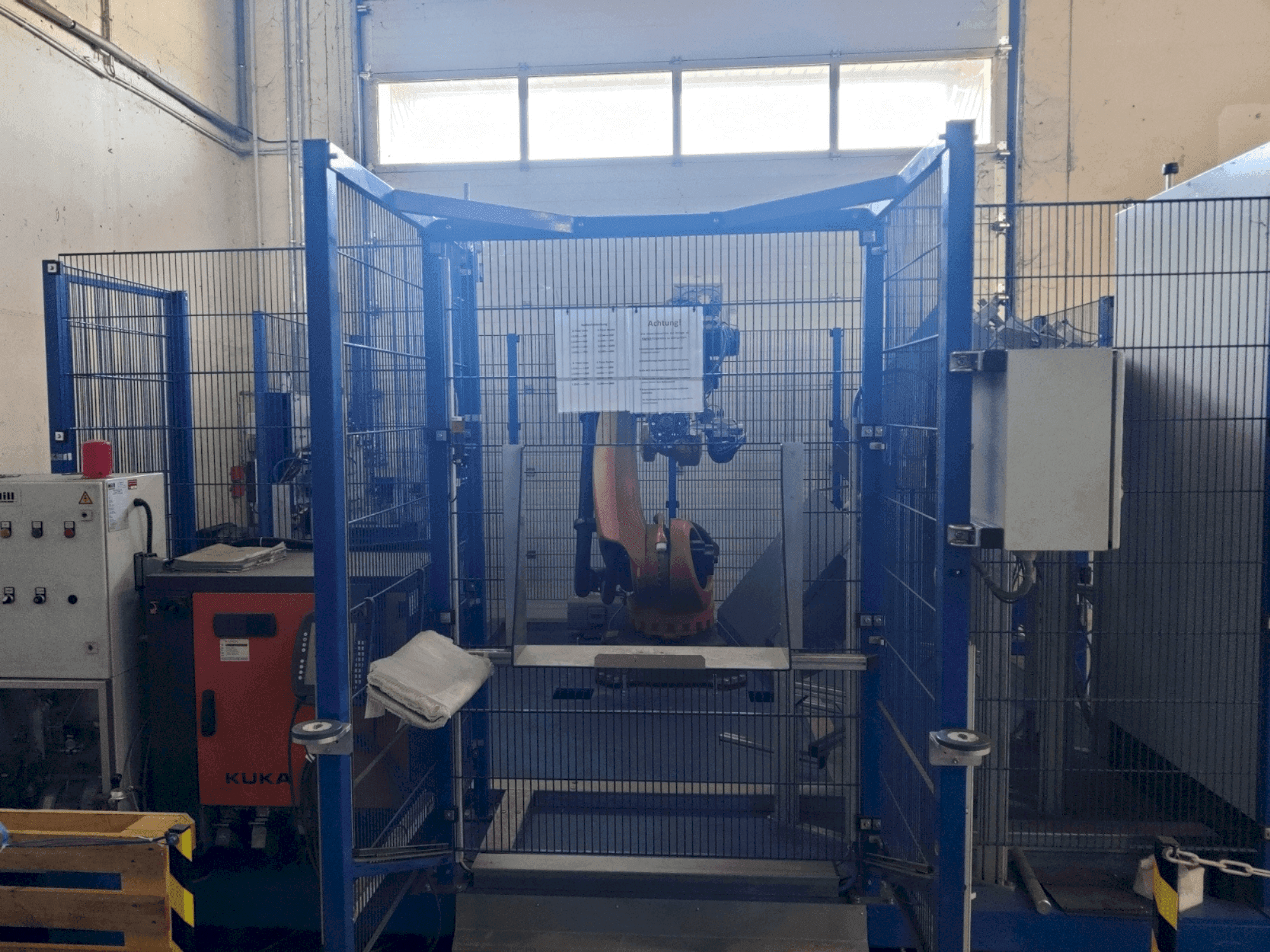 Koneen  KUKA KR 120 R 2500 pro etunäkymä