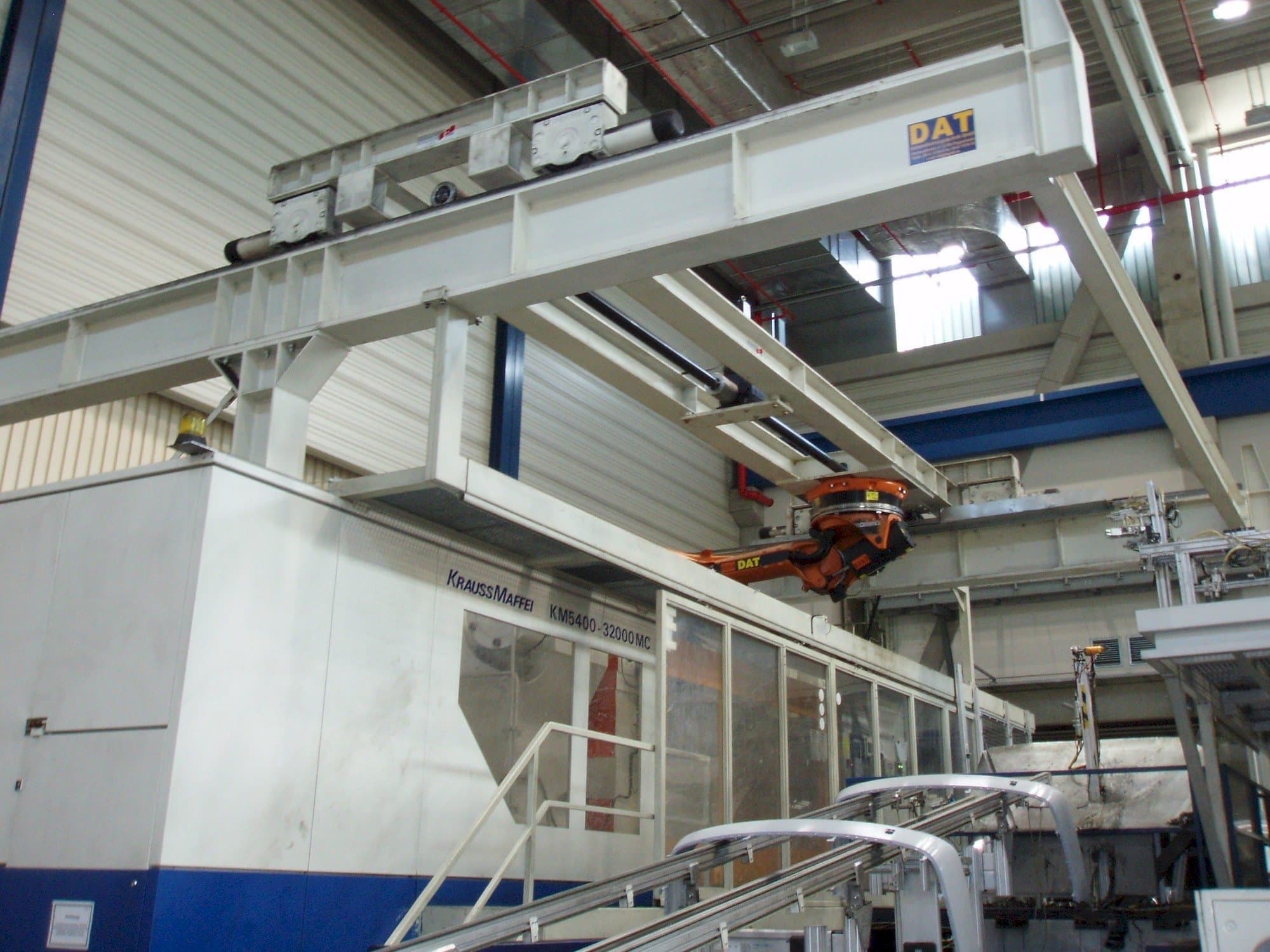 Koneen  Krauss Maffei 5400-32000 MC etunäkymä