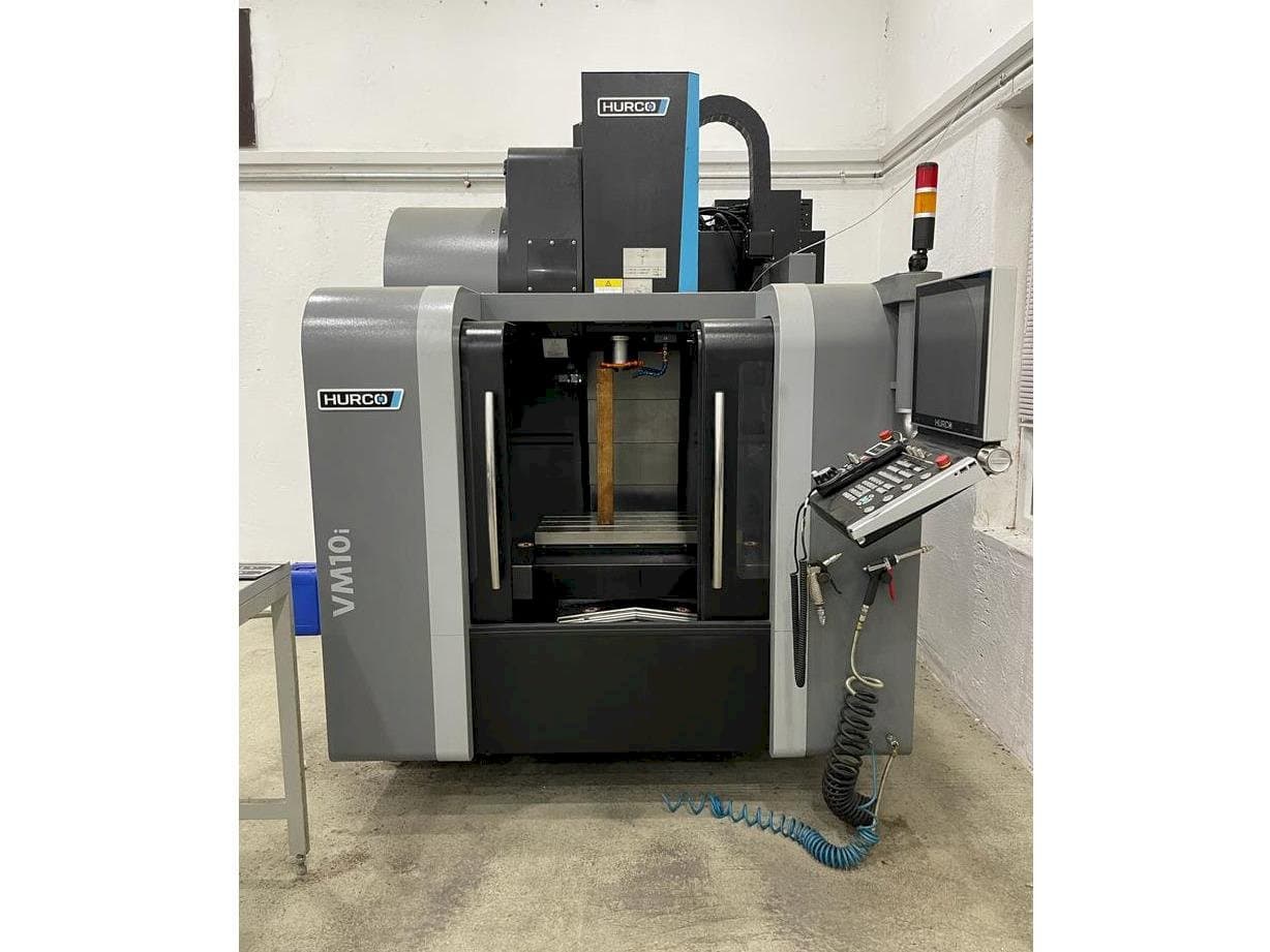 Koneen  Hurco VM 10 i etunäkymä
