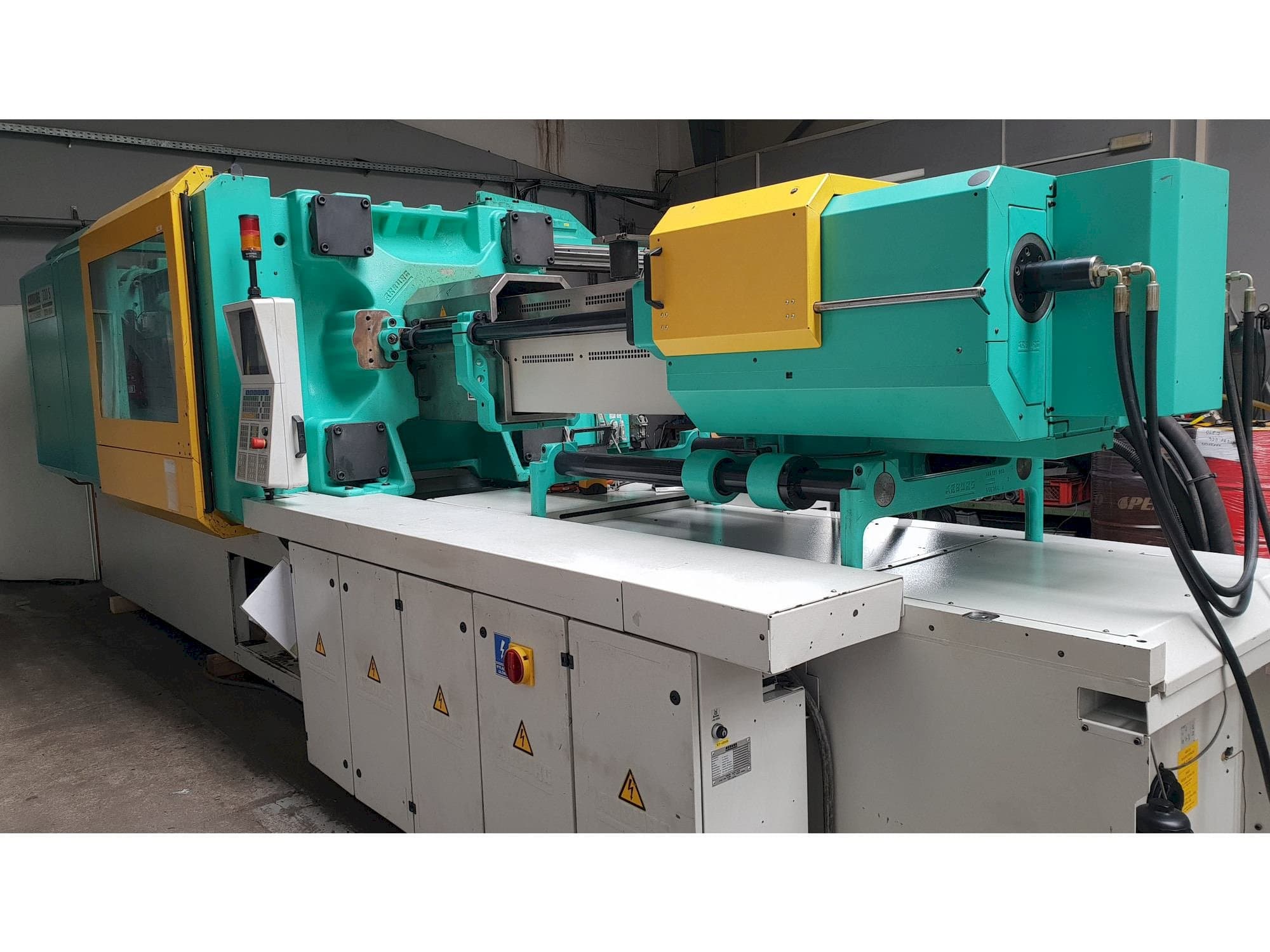 Koneen  Arburg Multilift H 720 - 3200 - 1300 etunäkymä