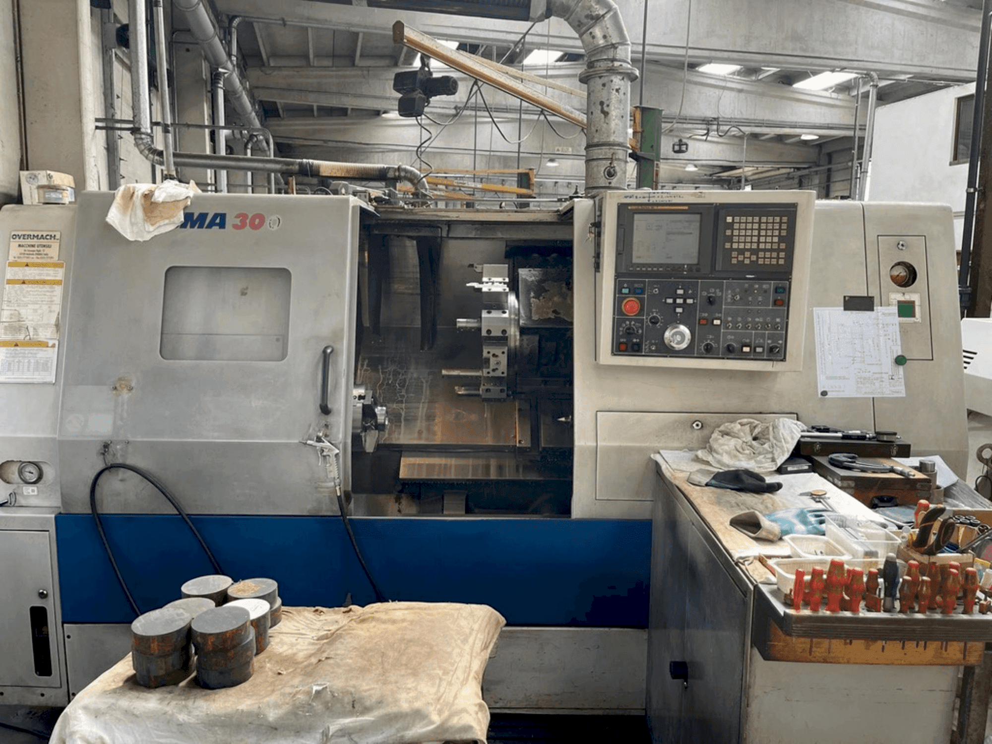 Koneen  DAEWOO PUMA 300B etunäkymä