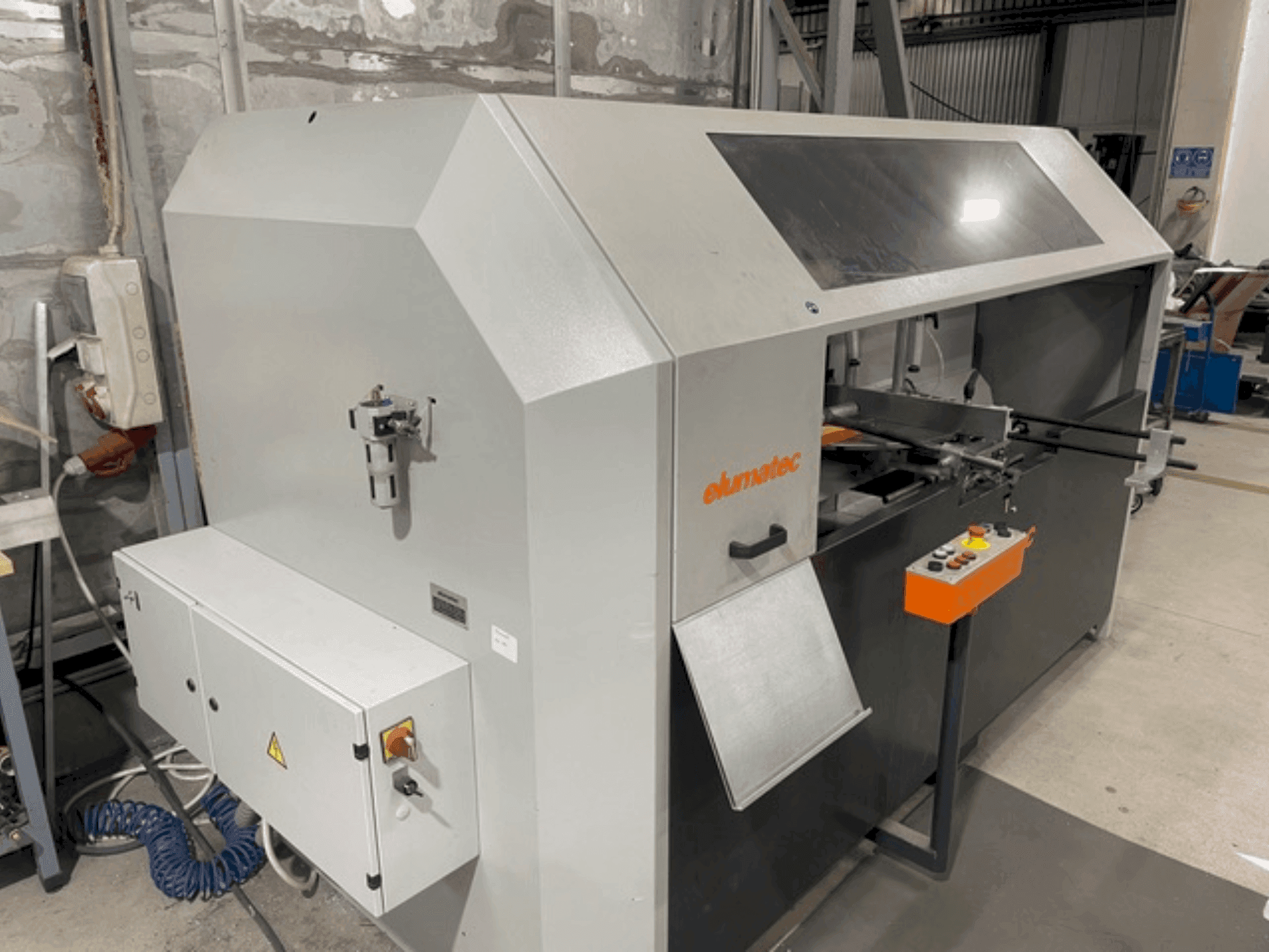 Koneen  Elumatec AKS134/64 etunäkymä