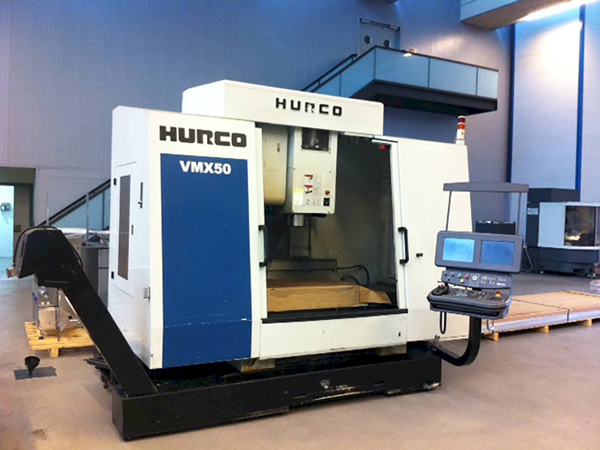 Koneen  Hurco VMX 50/40T etunäkymä