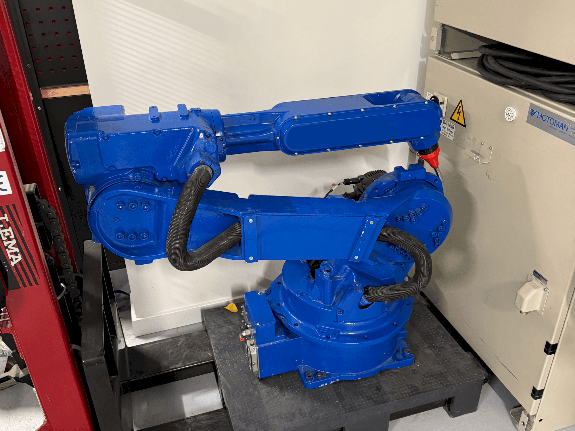 Koneen  Yaskawa Motoman YR HP 20D etunäkymä