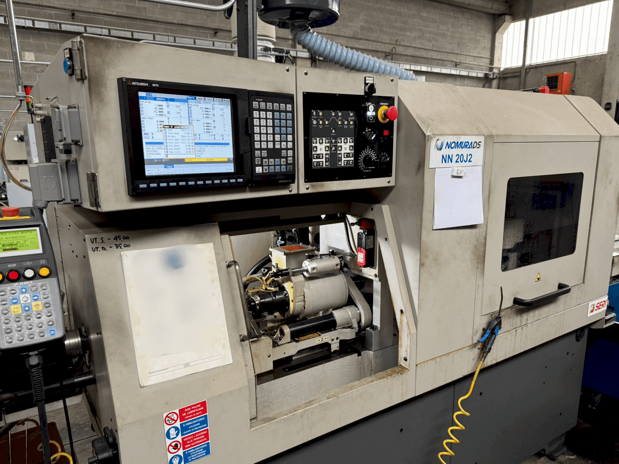 Koneen  NOMURA NN-20 J2 etunäkymä