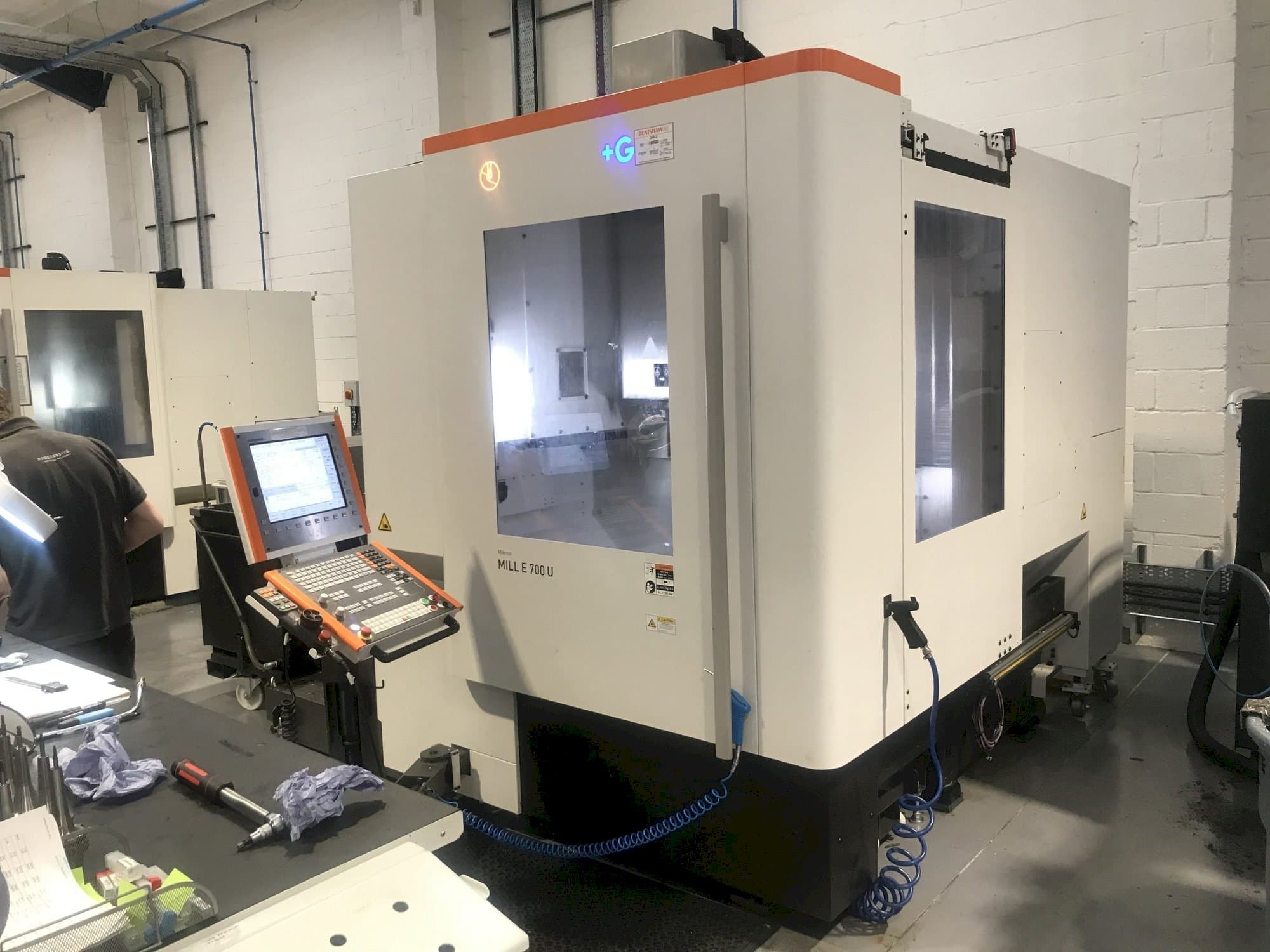 Koneen  MIKRON Mill E 700 U etunäkymä