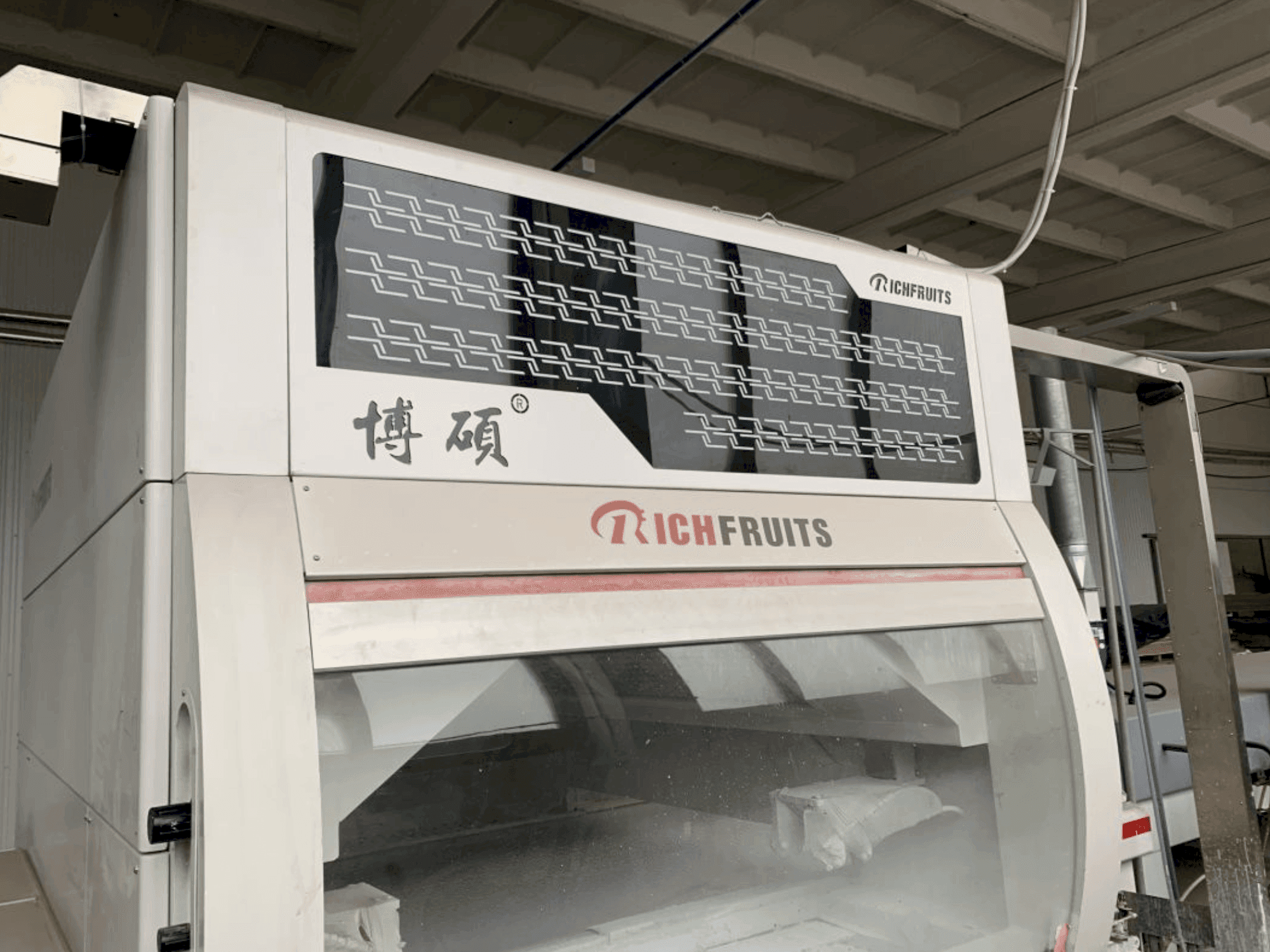 Koneen  GIARDINA RICHFRUITS / NEOMEC / KREMLIN Painting Line etunäkymä