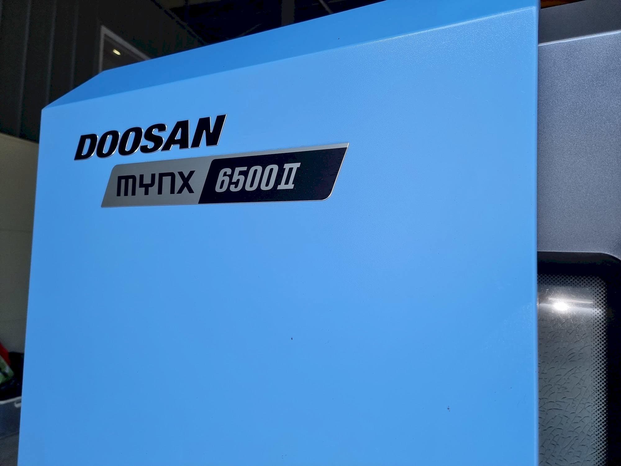 Koneen  Doosan MYNX 6500Ⅱ etunäkymä